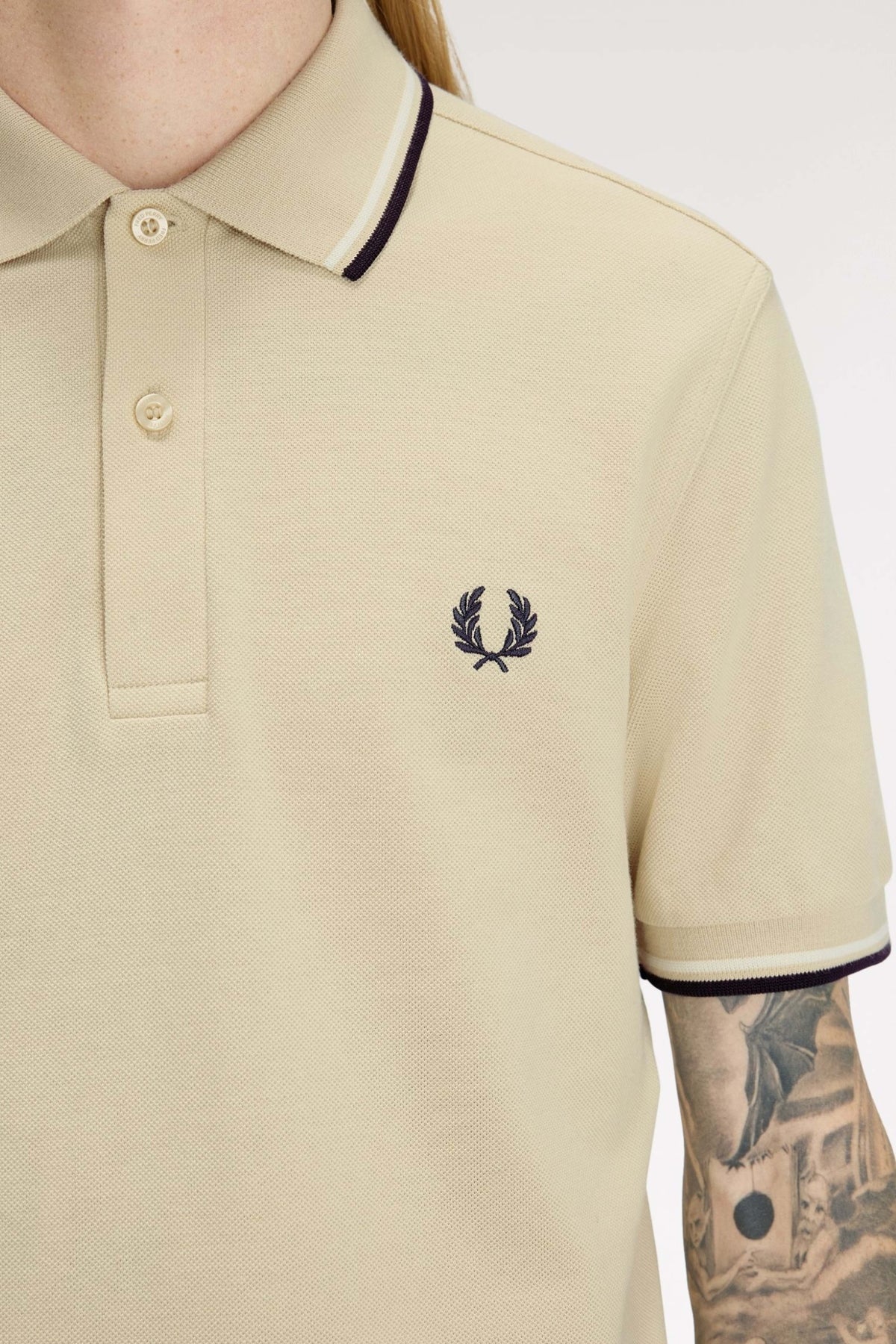 FRED PERRY TWIN TIPPED en color BEIS  (4)