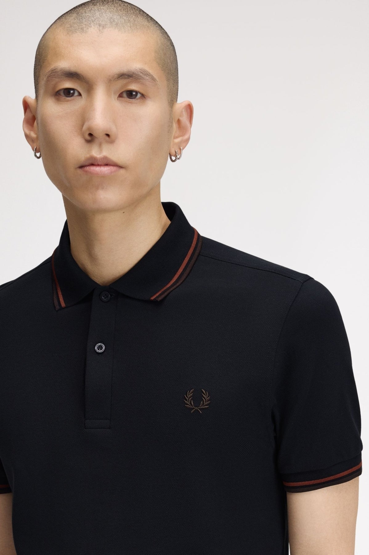 FRED PERRY MFP TWIN TIPPED SHIRT en color NEGRO  (2)