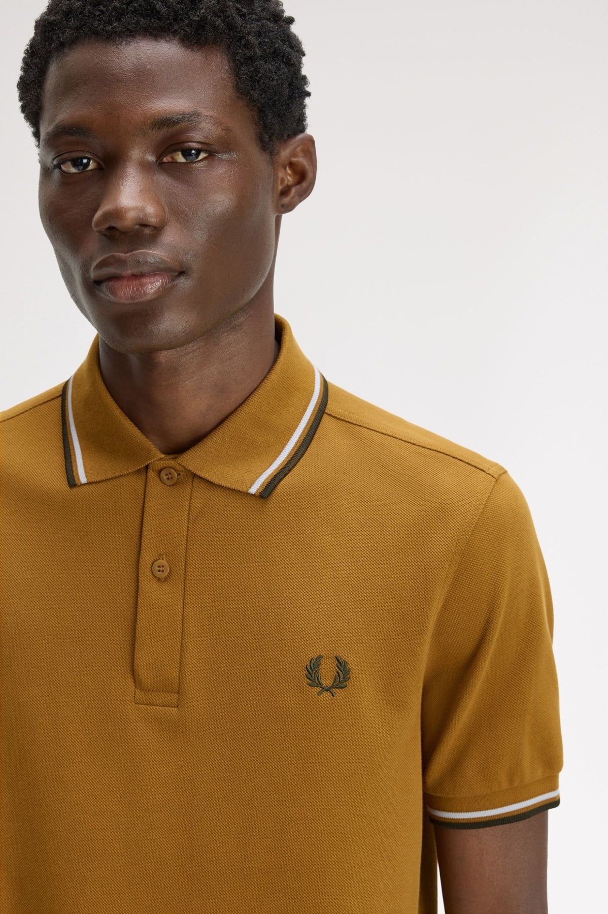 FRED PERRY MFP TWIN TIPPED SHIRT en color AMARILLO  (3)