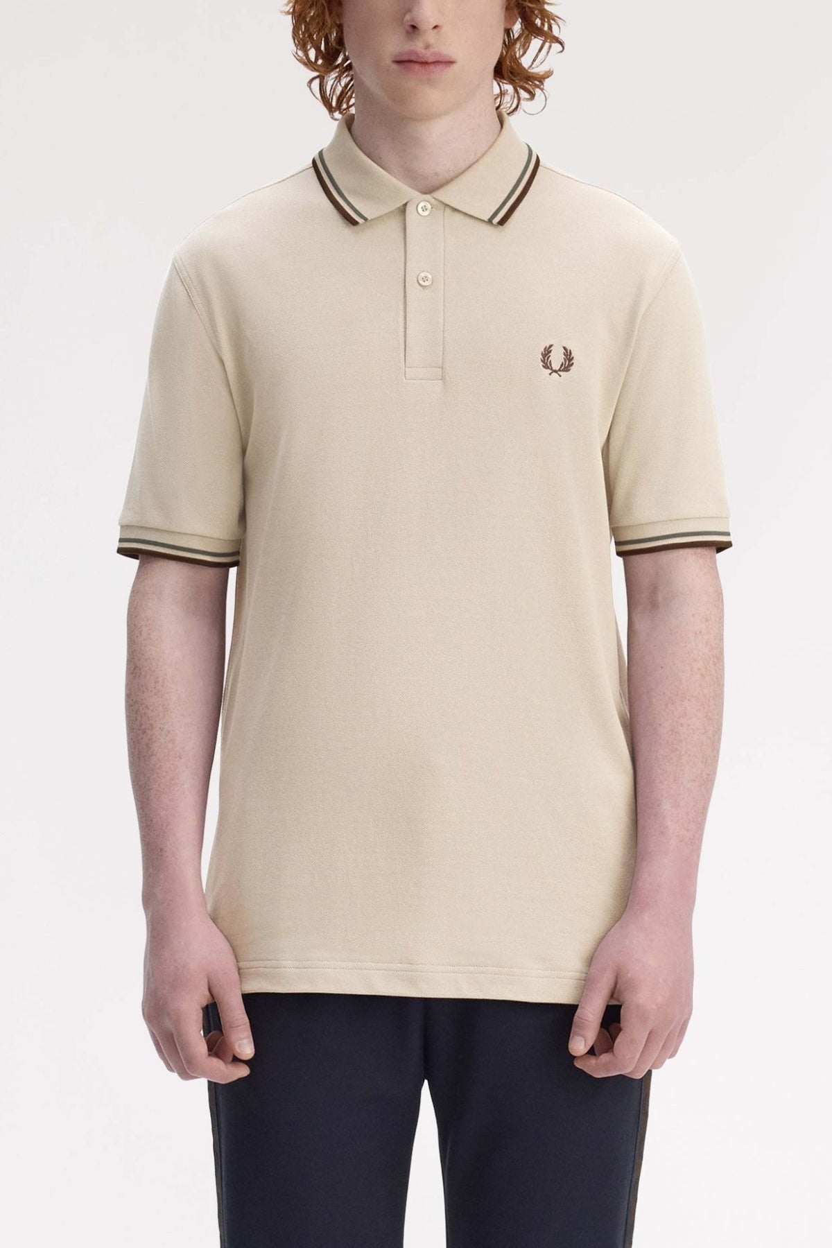 FRED PERRY TWIN TIPPED en color BEIS  (1)