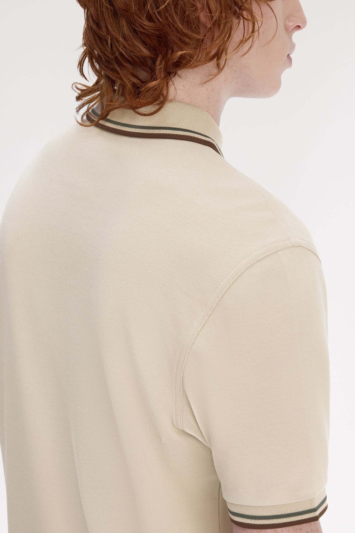FRED PERRY TWIN TIPPED en color BEIS  (2)