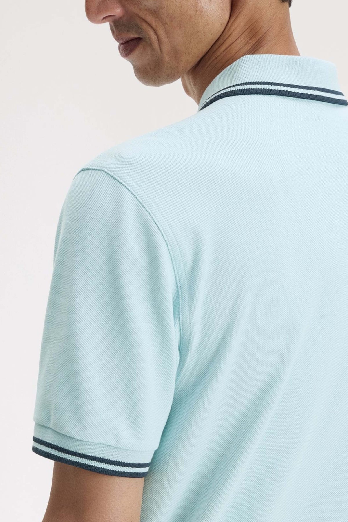 FRED PERRY TWIN TIPPED en color AZUL  (4)