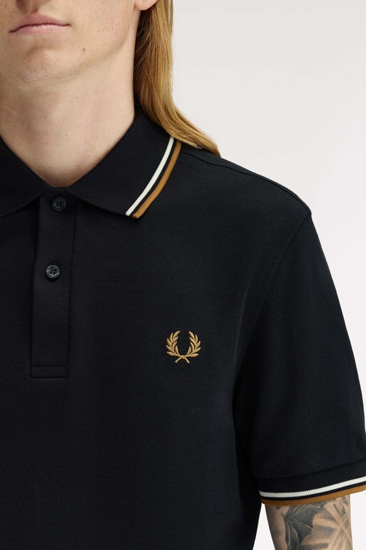 FRED PERRY TWIN TIPPED en color   (2)