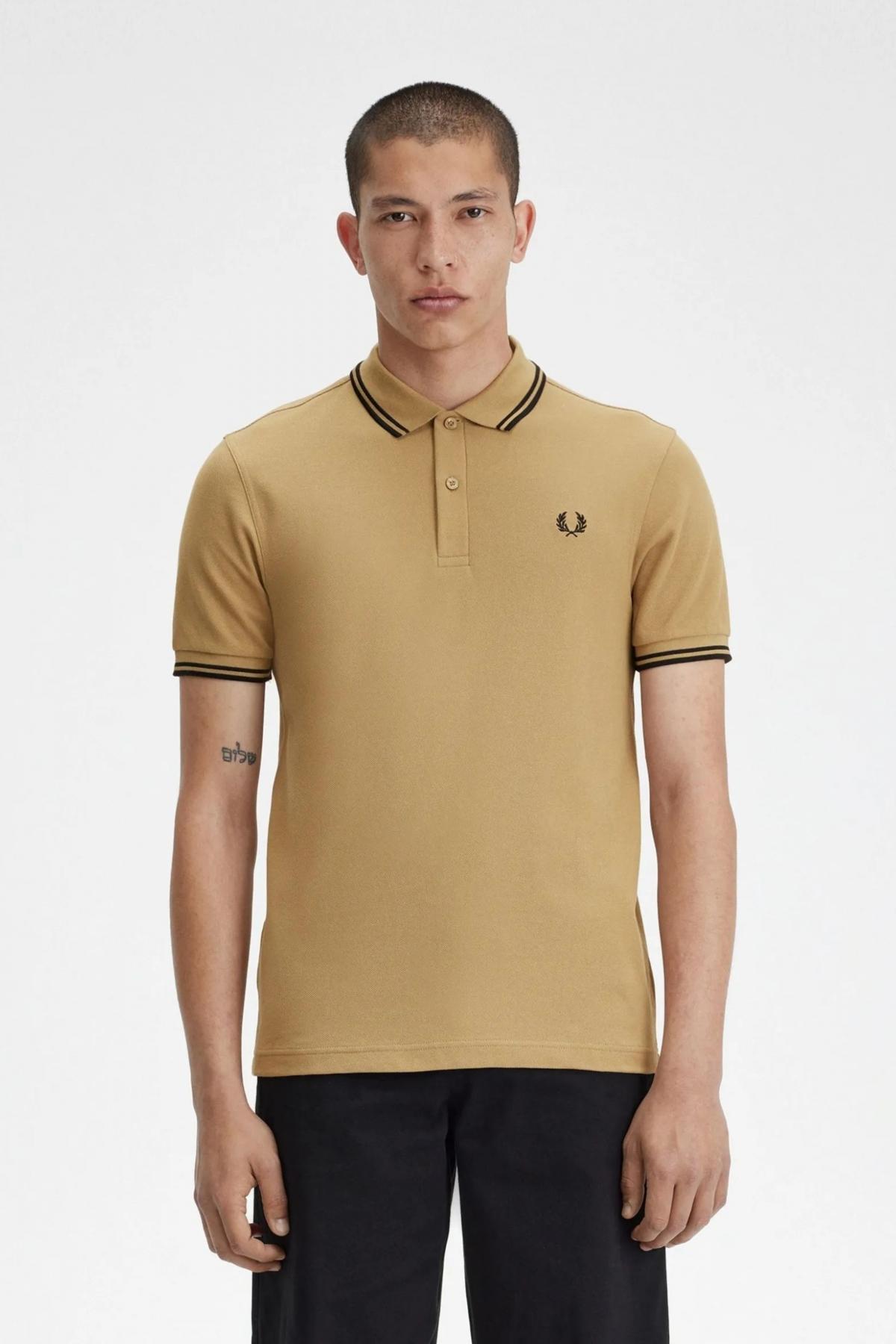 FRED PERRY TWIN TIPPED en color MARRON  (1)