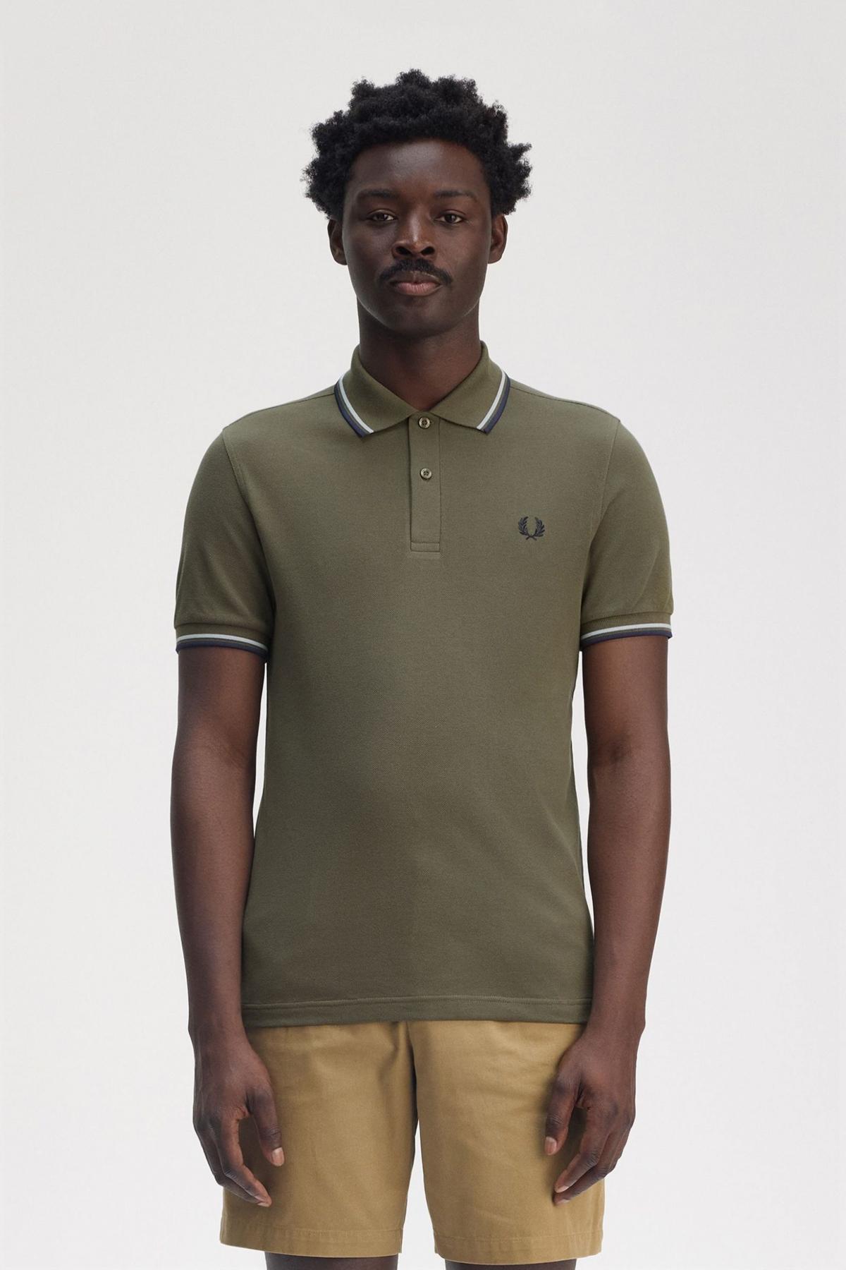 FRED PERRY TWIN TIPPED en color VERDE  (1)