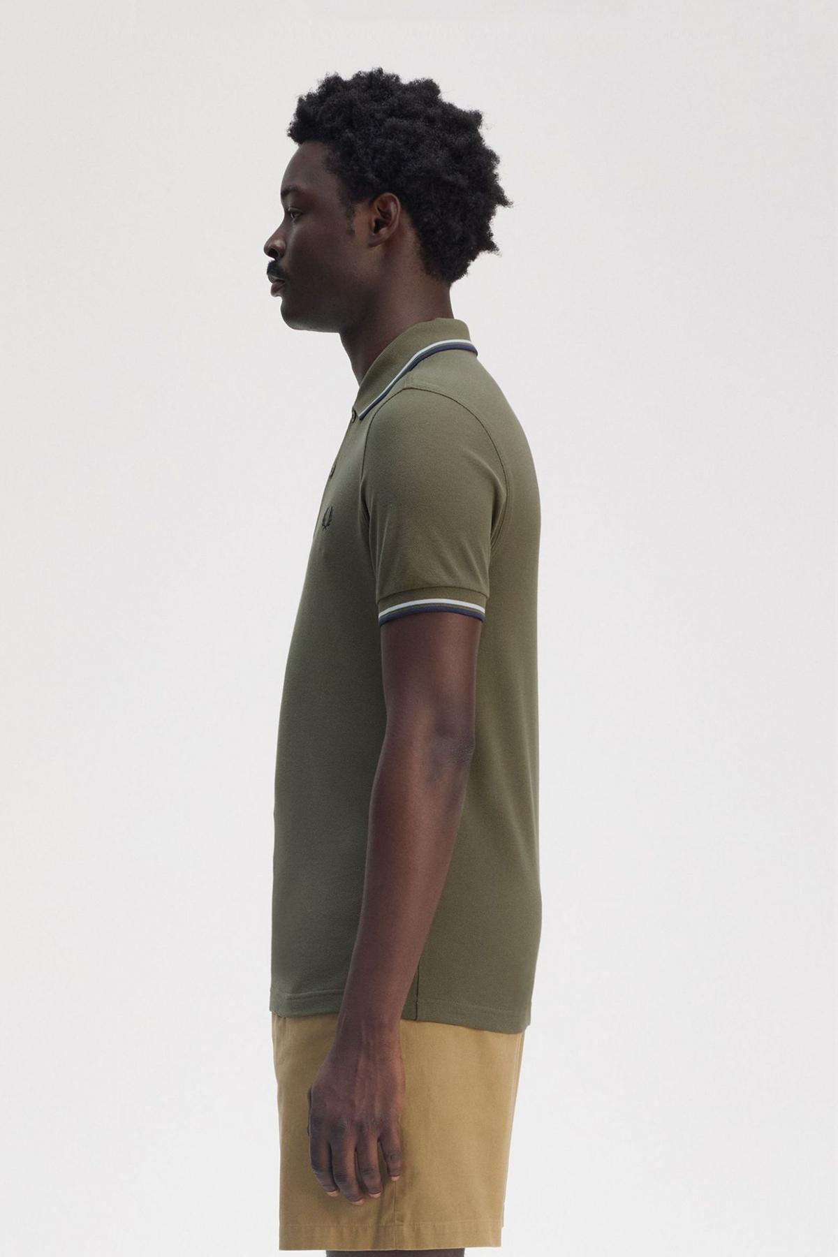 FRED PERRY TWIN TIPPED en color VERDE  (3)