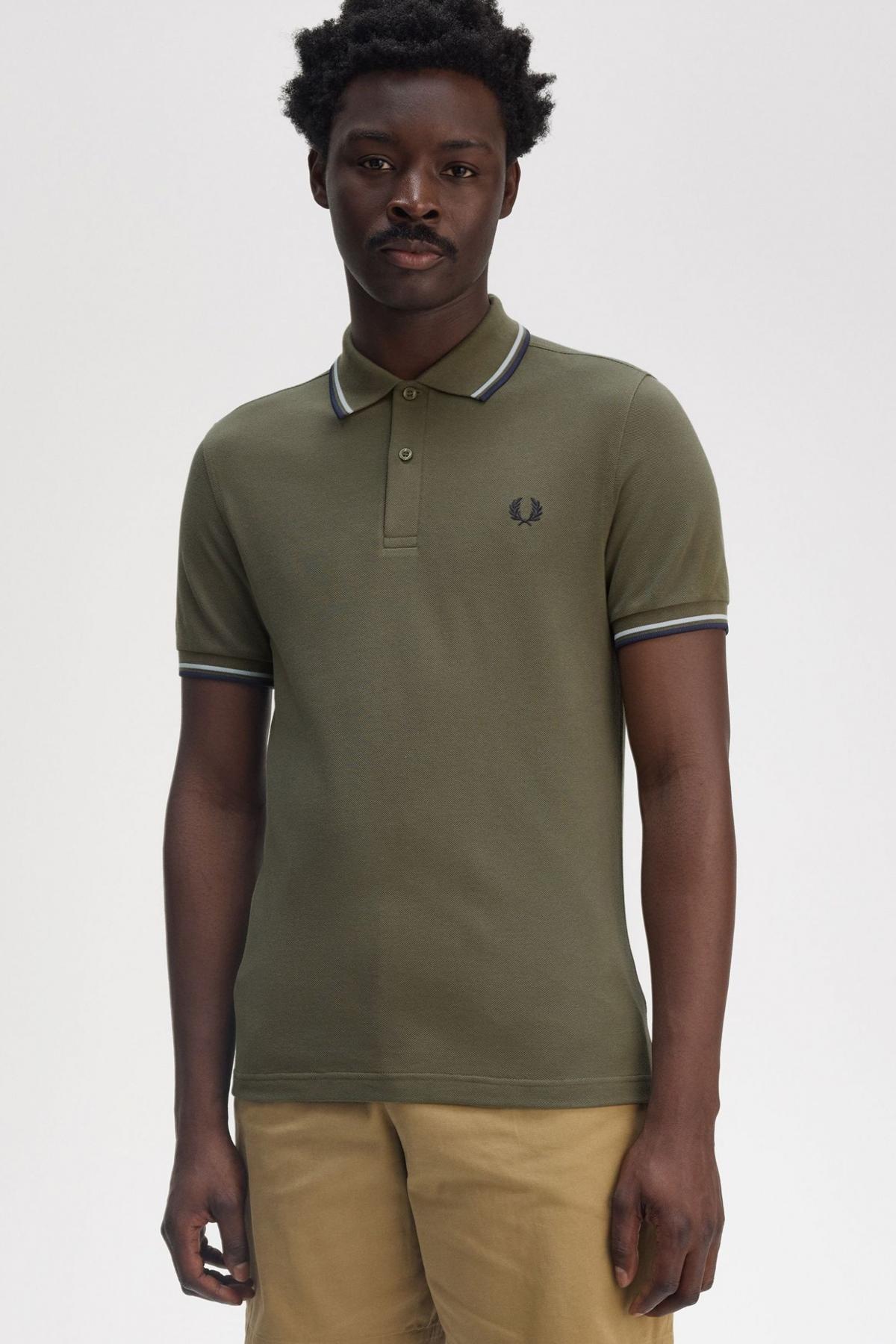 FRED PERRY TWIN TIPPED en color VERDE  (4)