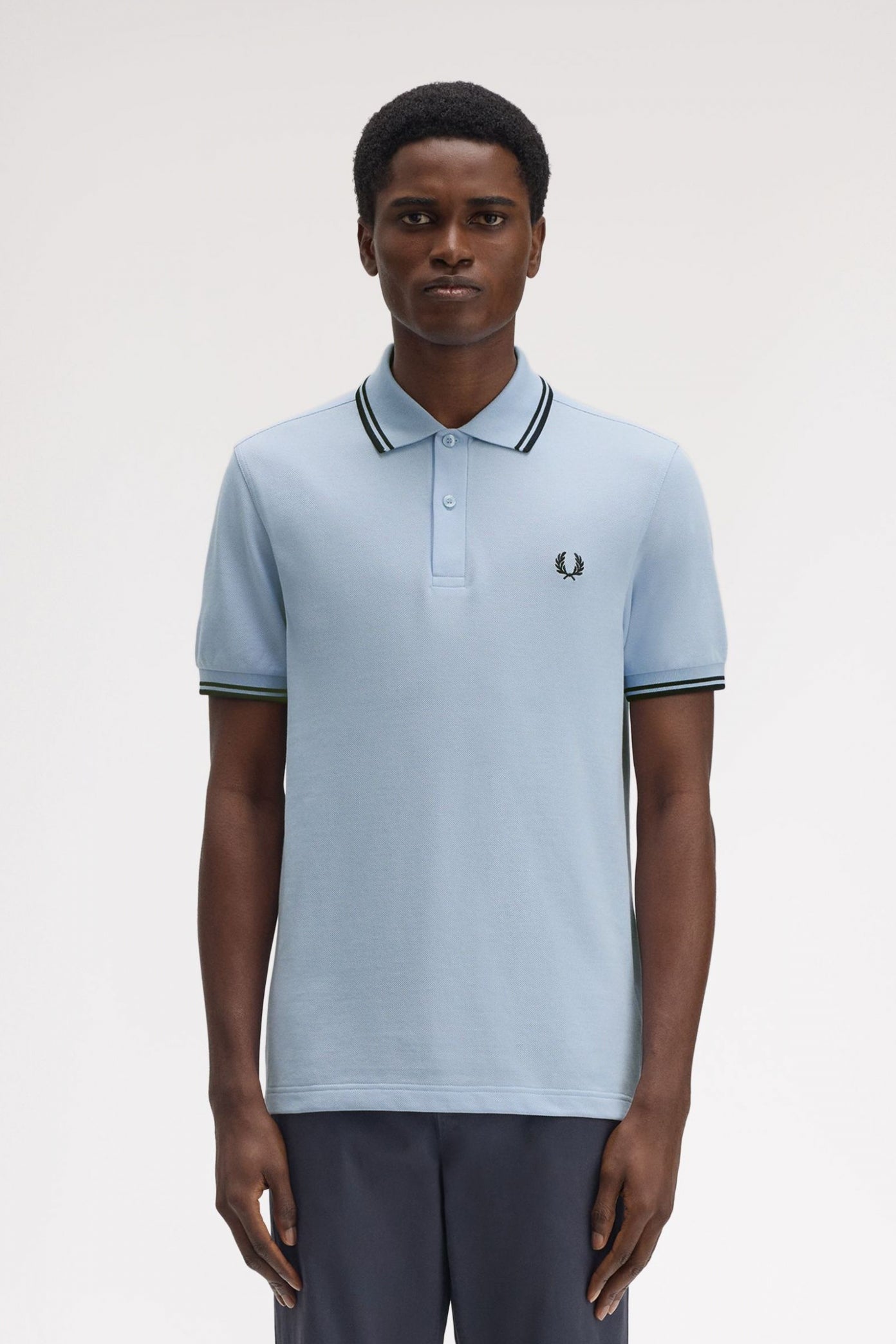 FRED PERRY TWIN TIPPED en color AZUL  (1)