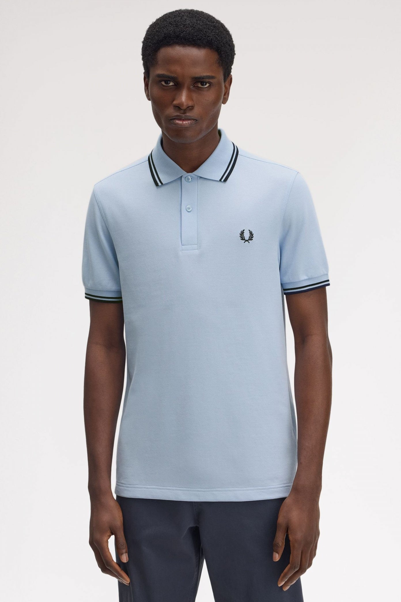 FRED PERRY TWIN TIPPED en color AZUL  (4)