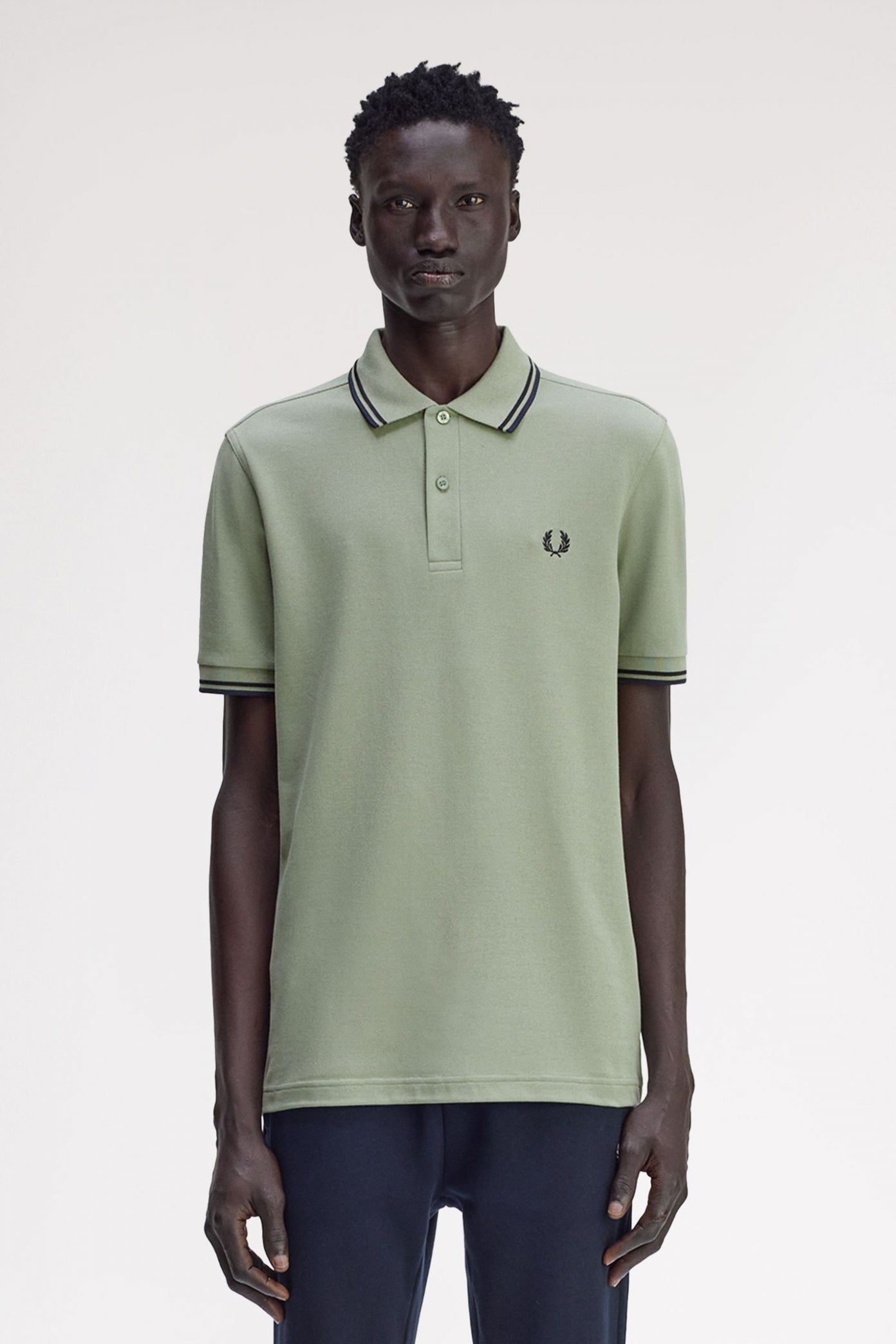 FRED PERRY TWIN TIPPED en color VERDE  (1)