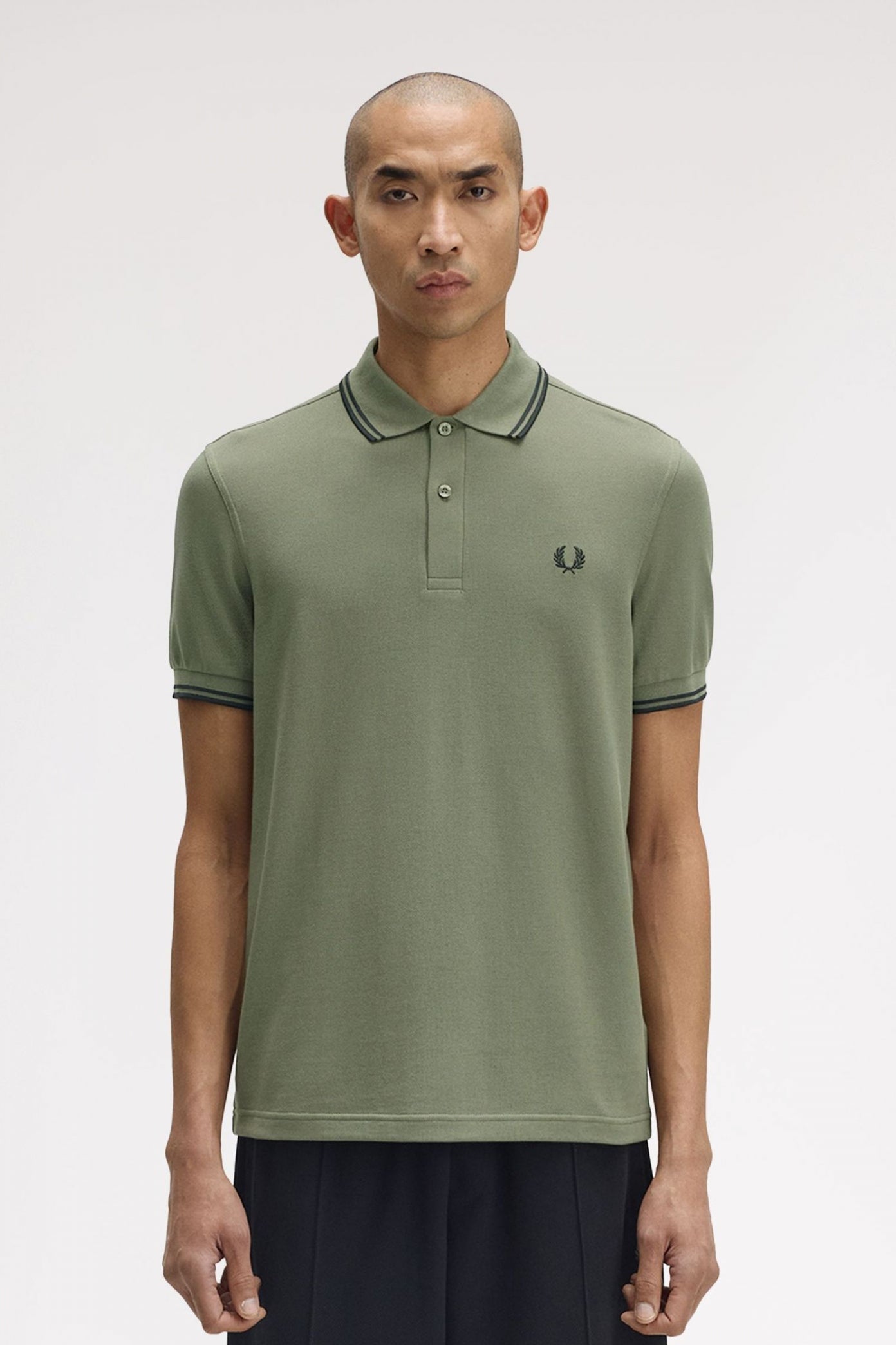 FRED PERRY TWIN TIPPED en color VERDE  (1)