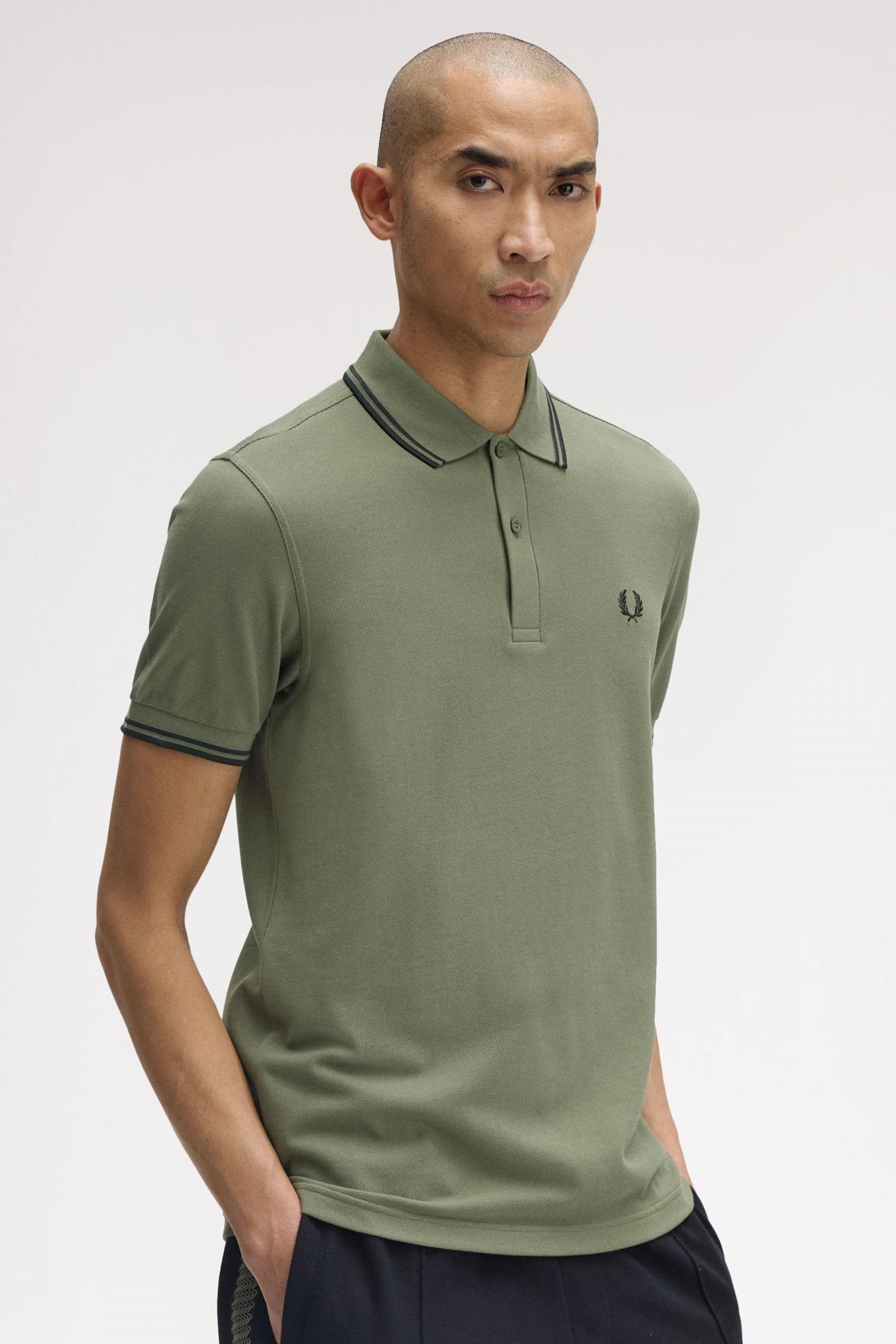 FRED PERRY TWIN TIPPED en color VERDE  (4)