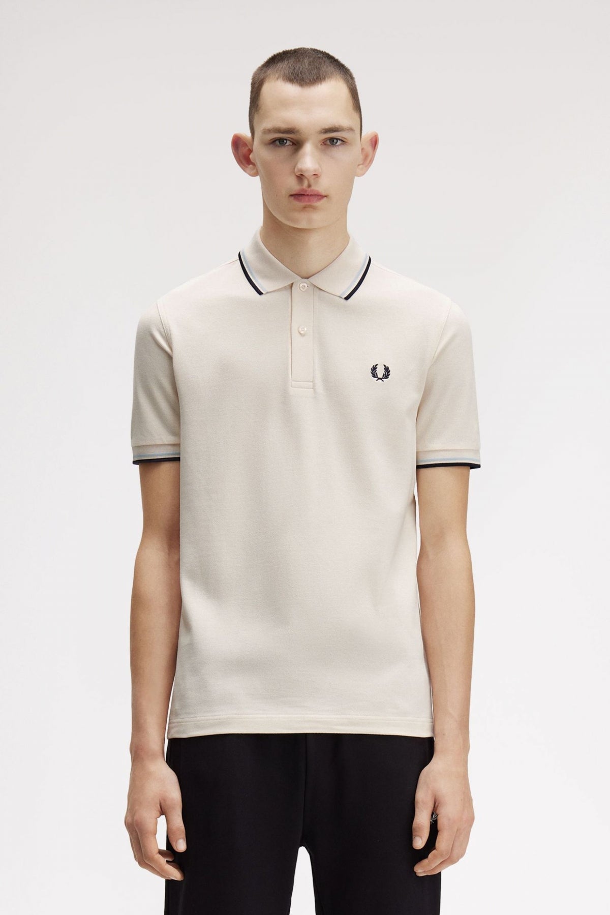 FRED PERRY TWIN TIPPED en color BEIS  (1)