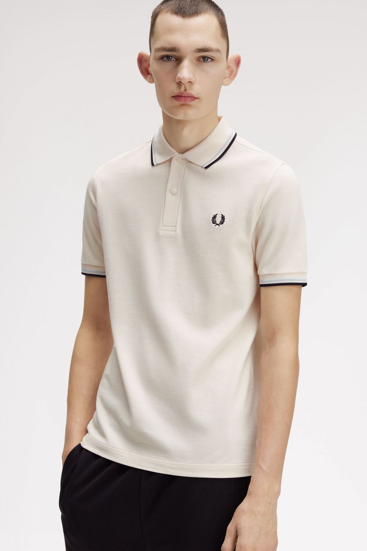 FRED PERRY TWIN TIPPED en color BEIS  (4)