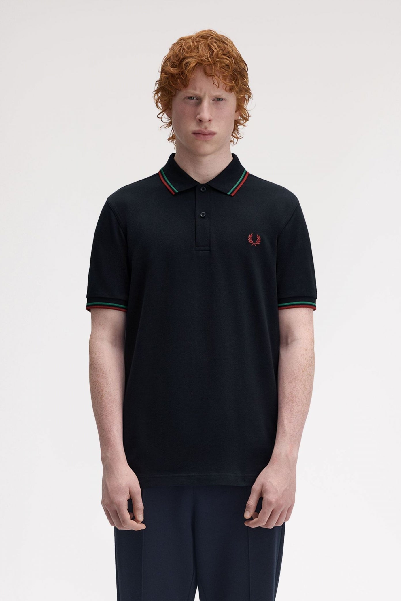FRED PERRY TWIN TIPPED en color AZUL  (1)