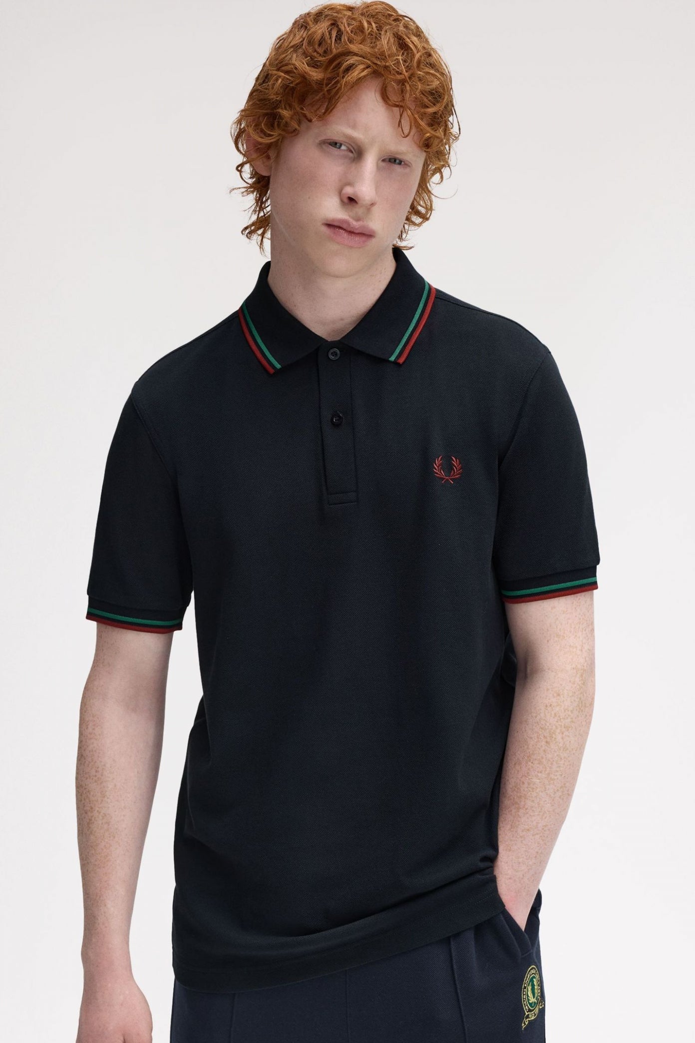 FRED PERRY TWIN TIPPED en color AZUL  (4)