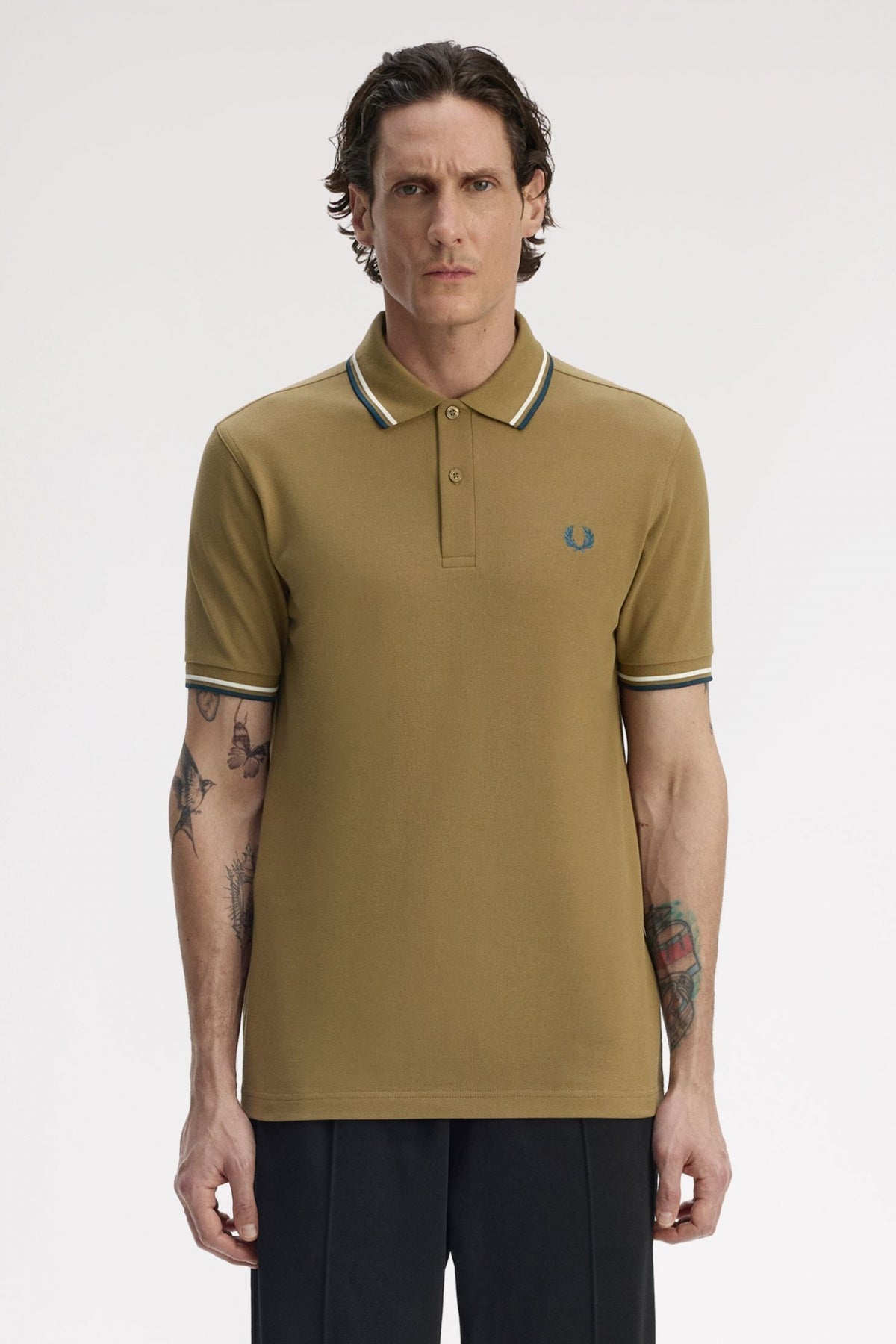 FRED PERRY TWIN TIPPED en color MARRON  (1)
