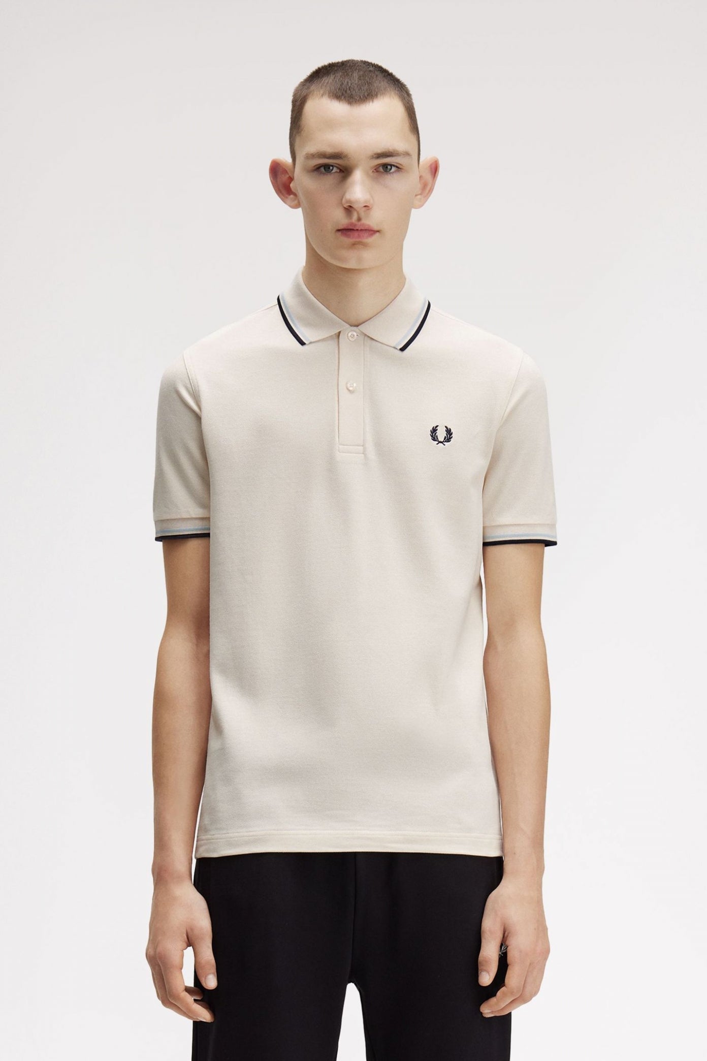 FRED PERRY TWIN TIPPED en color BEIS  (1)