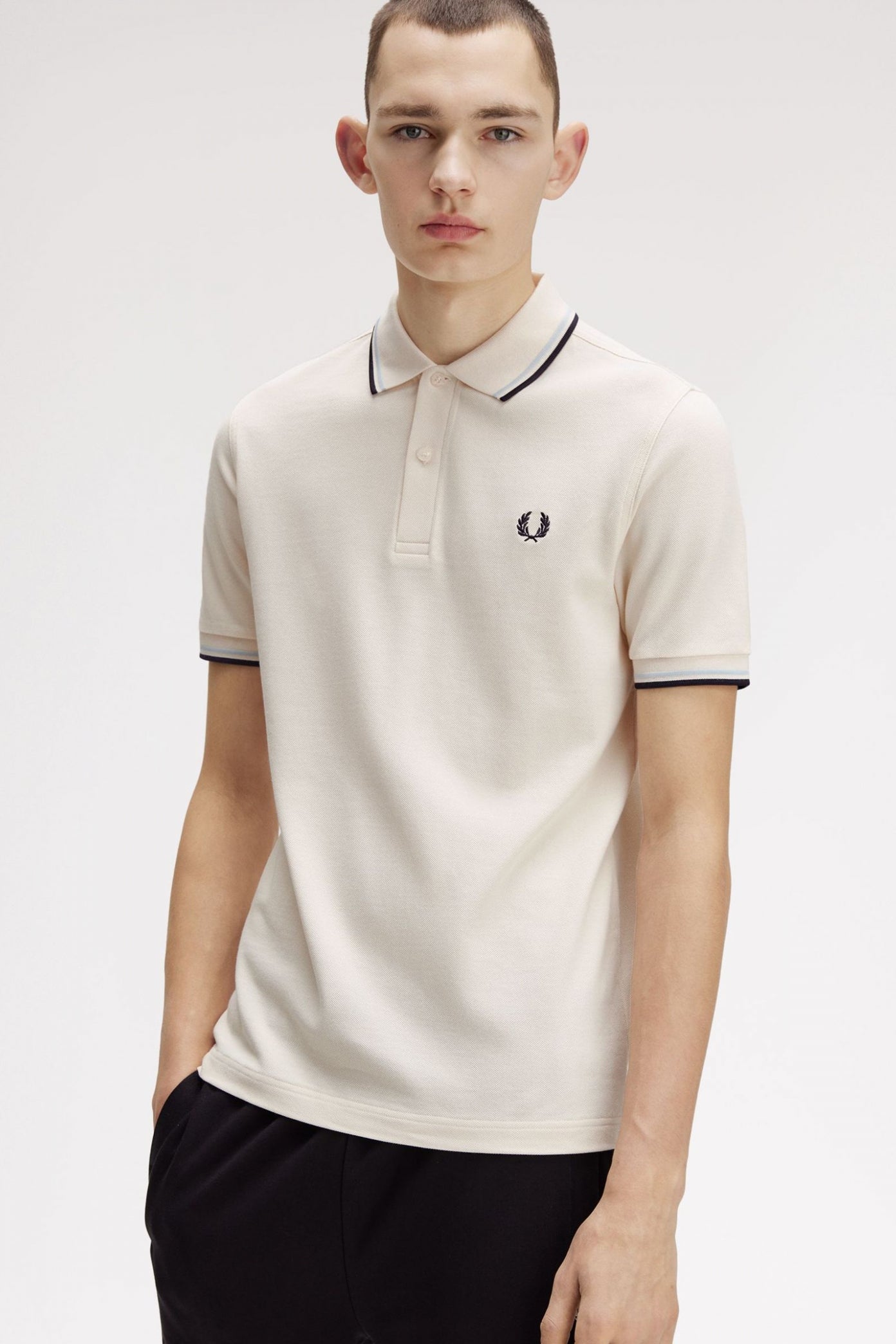 FRED PERRY TWIN TIPPED en color BEIS  (4)