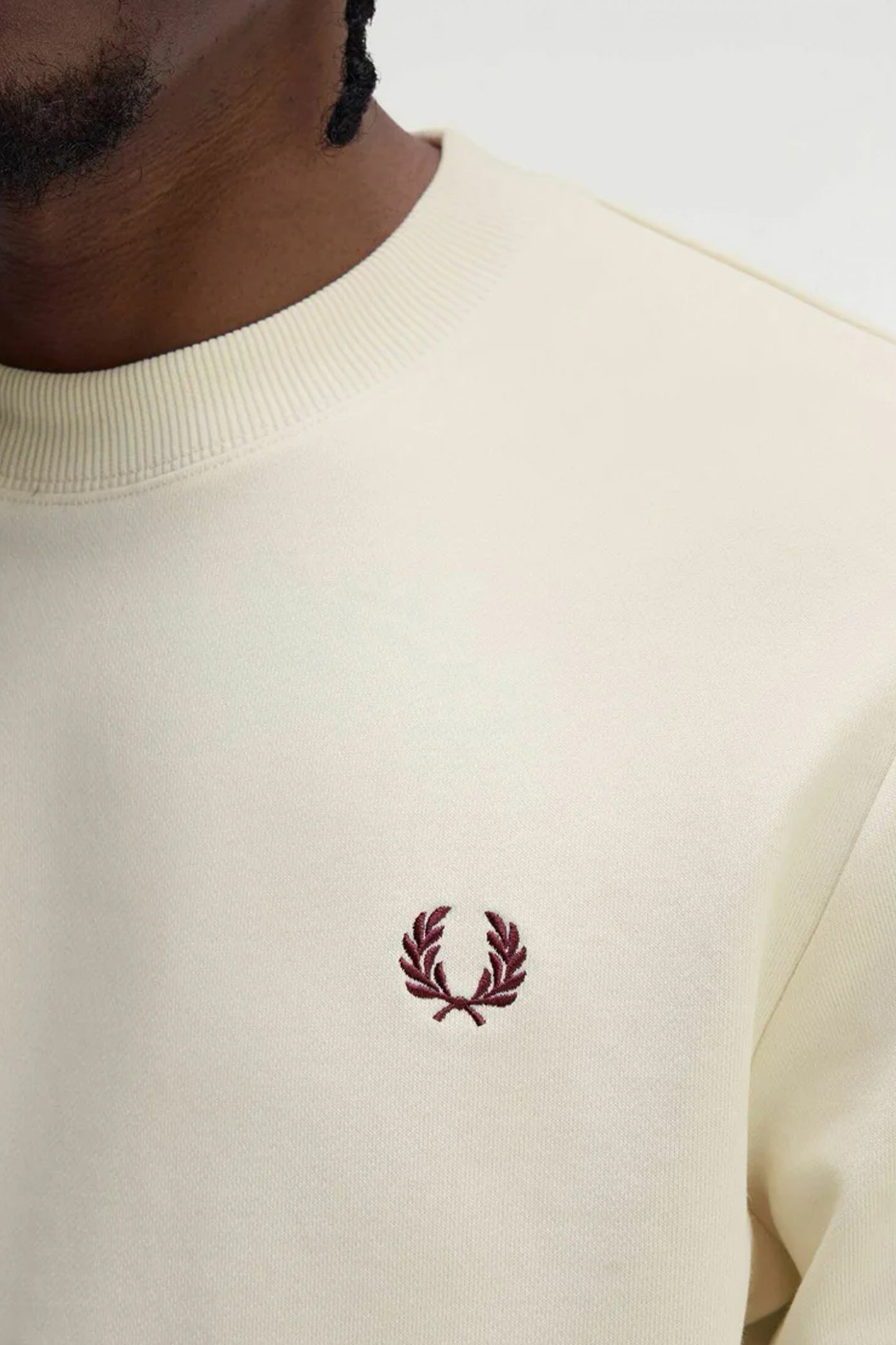 FRED PERRY NECK SWEATSHIRT en color BEIS  (2)