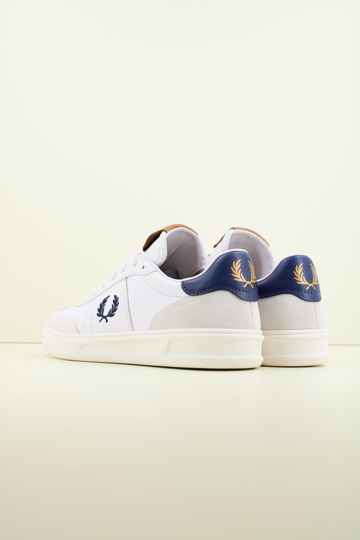 FRED PERRY LEATHER en color BLANCO  (3)