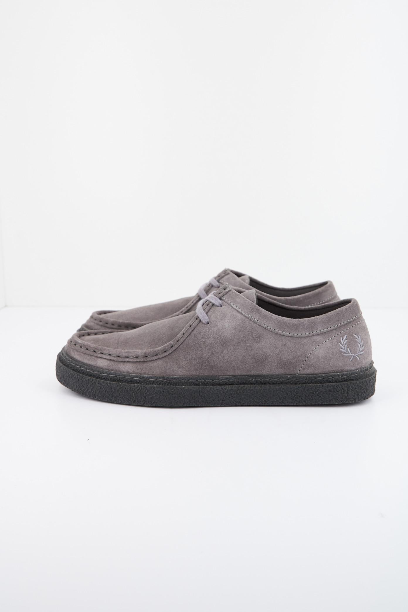 FRED PERRY DAWSON LOW SUEDE en color GRIS  (1)