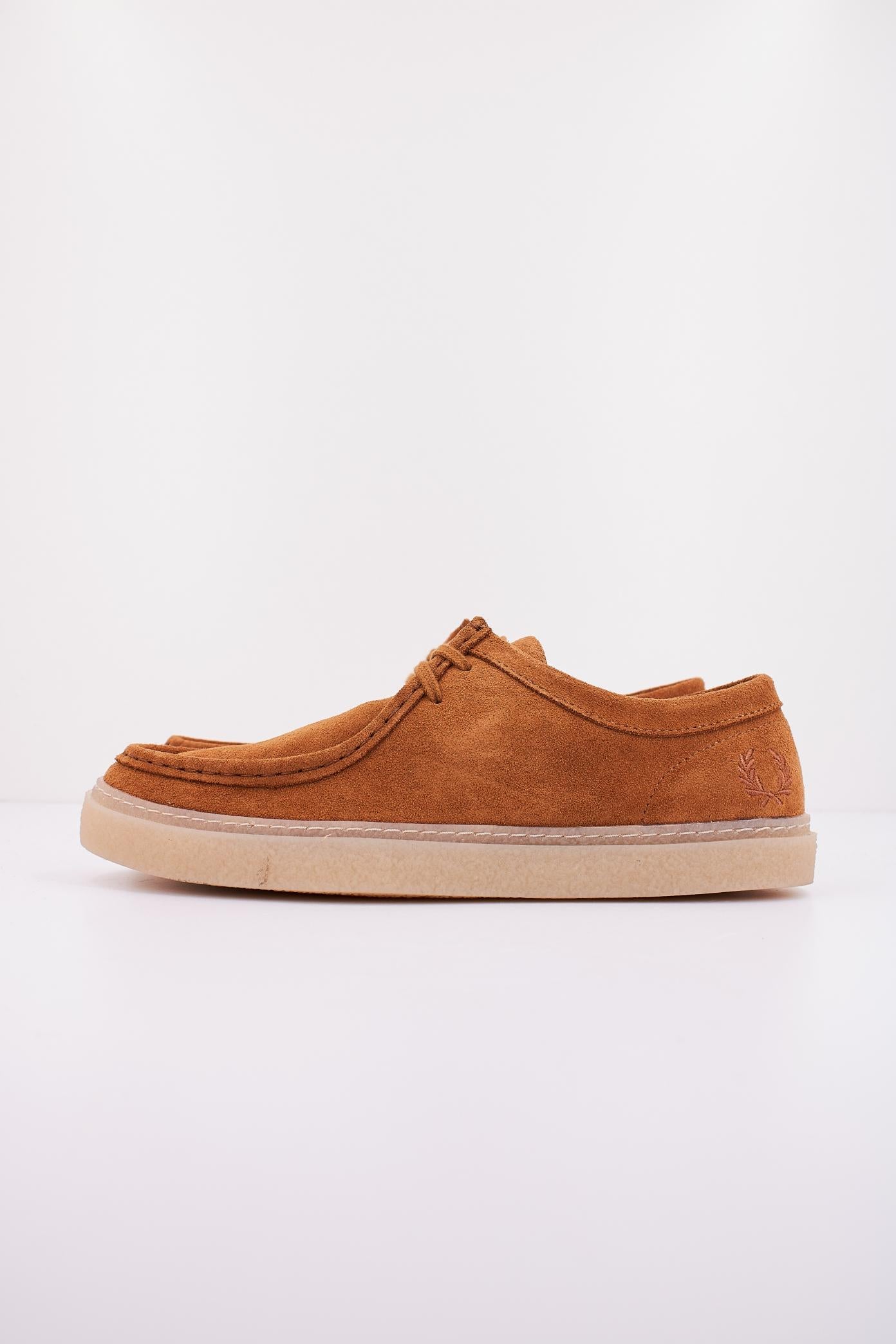 FRED PERRY DAWSON LOW SUEDE en color MARRON CLARO  (1)