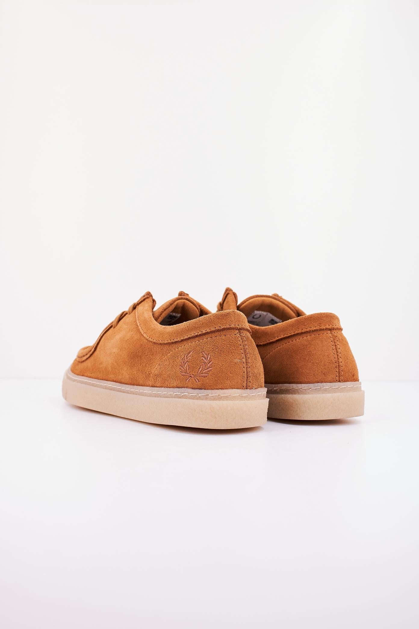 FRED PERRY DAWSON LOW SUEDE en color MARRON CLARO  (3)