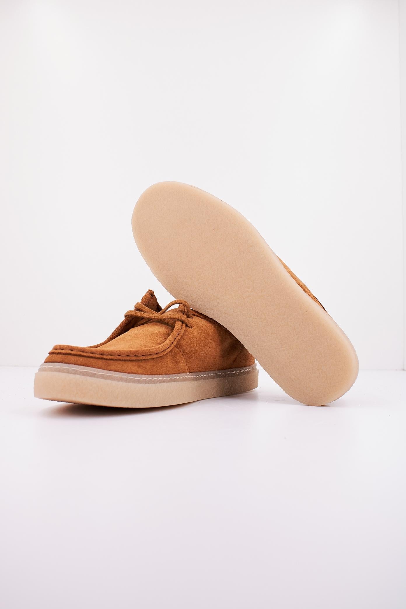 FRED PERRY DAWSON LOW SUEDE en color MARRON CLARO  (4)
