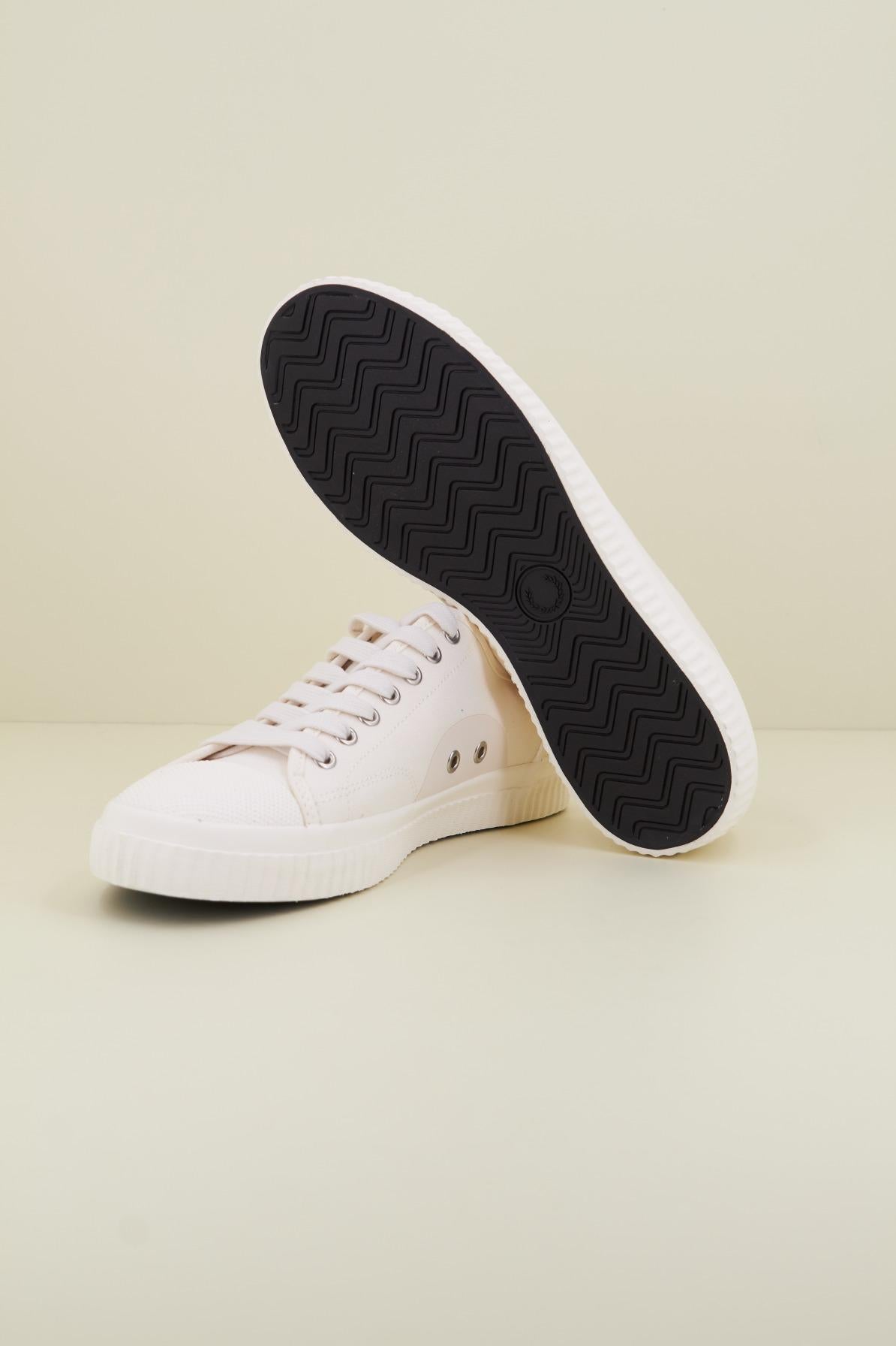 FRED PERRY HUGHES LOW CANVAS en color BLANCO  (4)