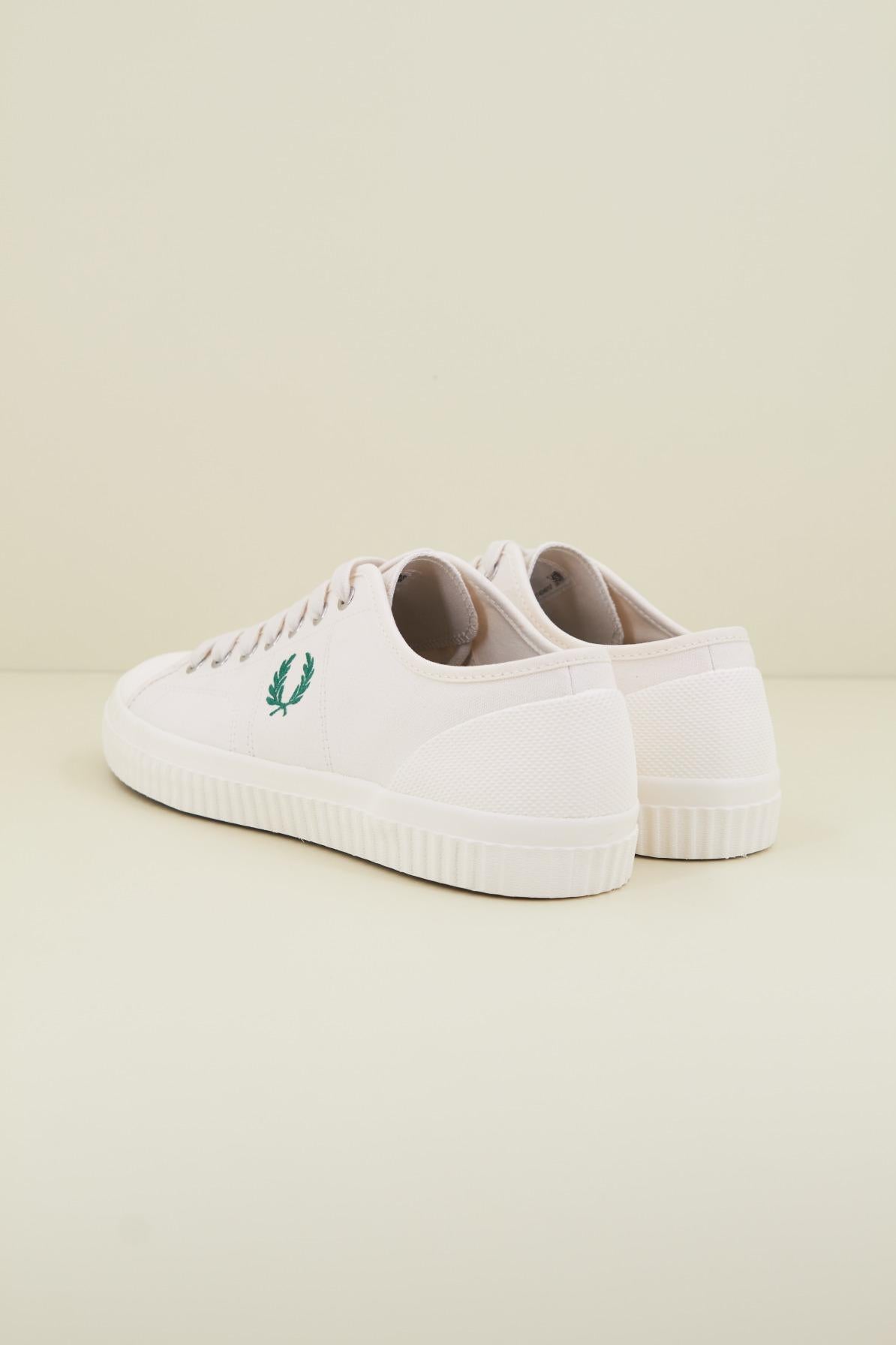 FRED PERRY HUGHES LOW CANVAS en color BLANCO  (3)