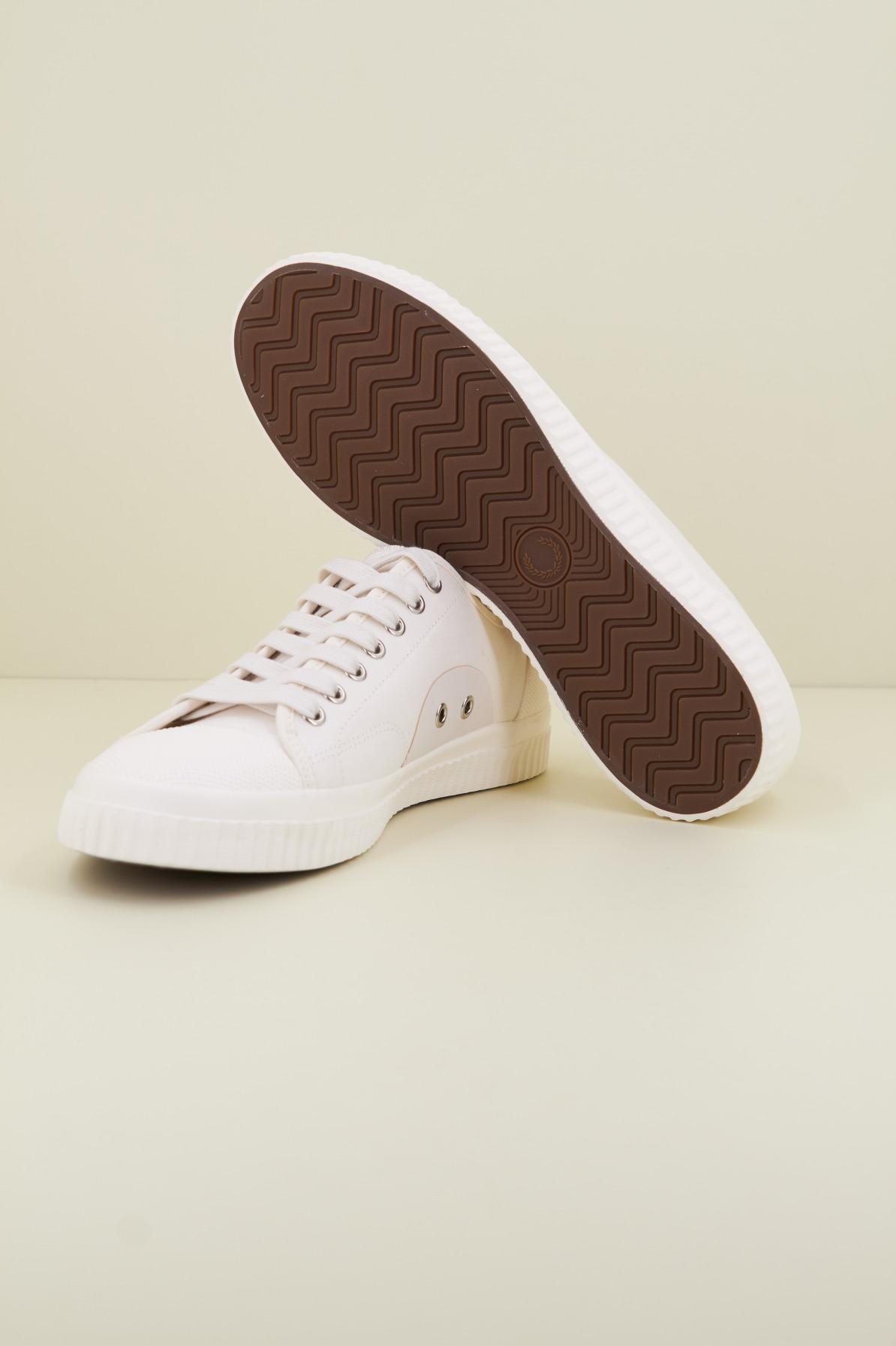 FRED PERRY HUGHES LOW CANVAS en color BLANCO  (4)