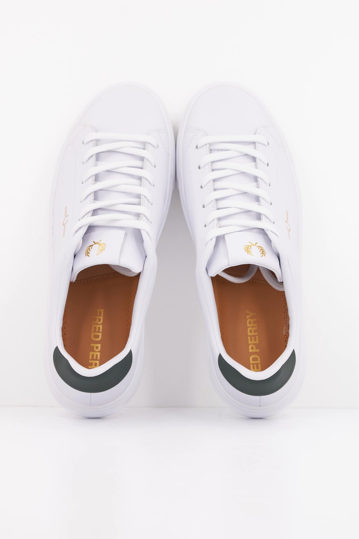 FRED PERRY LEATHER en color BLANCO  (3)