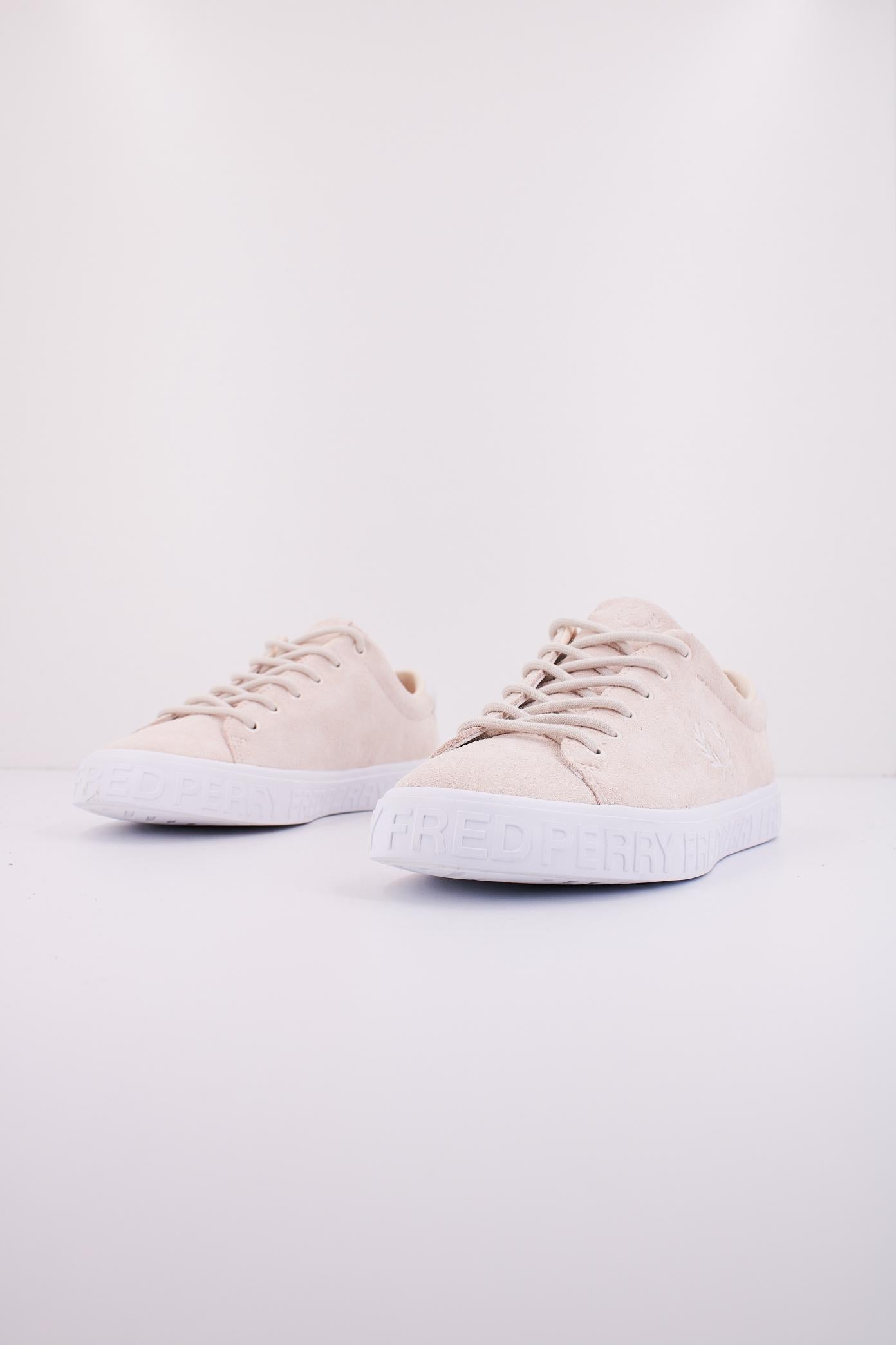 FRED PERRY LOTTIE SUEDE en color MARRON CLARO  (2)