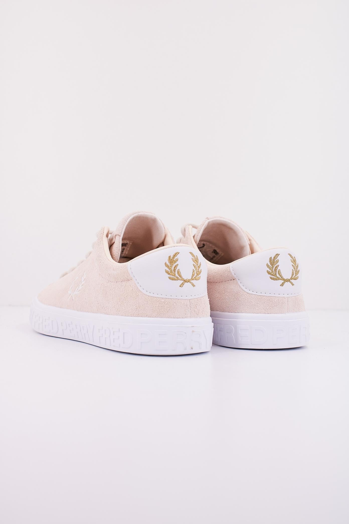 FRED PERRY LOTTIE SUEDE en color MARRON CLARO  (3)