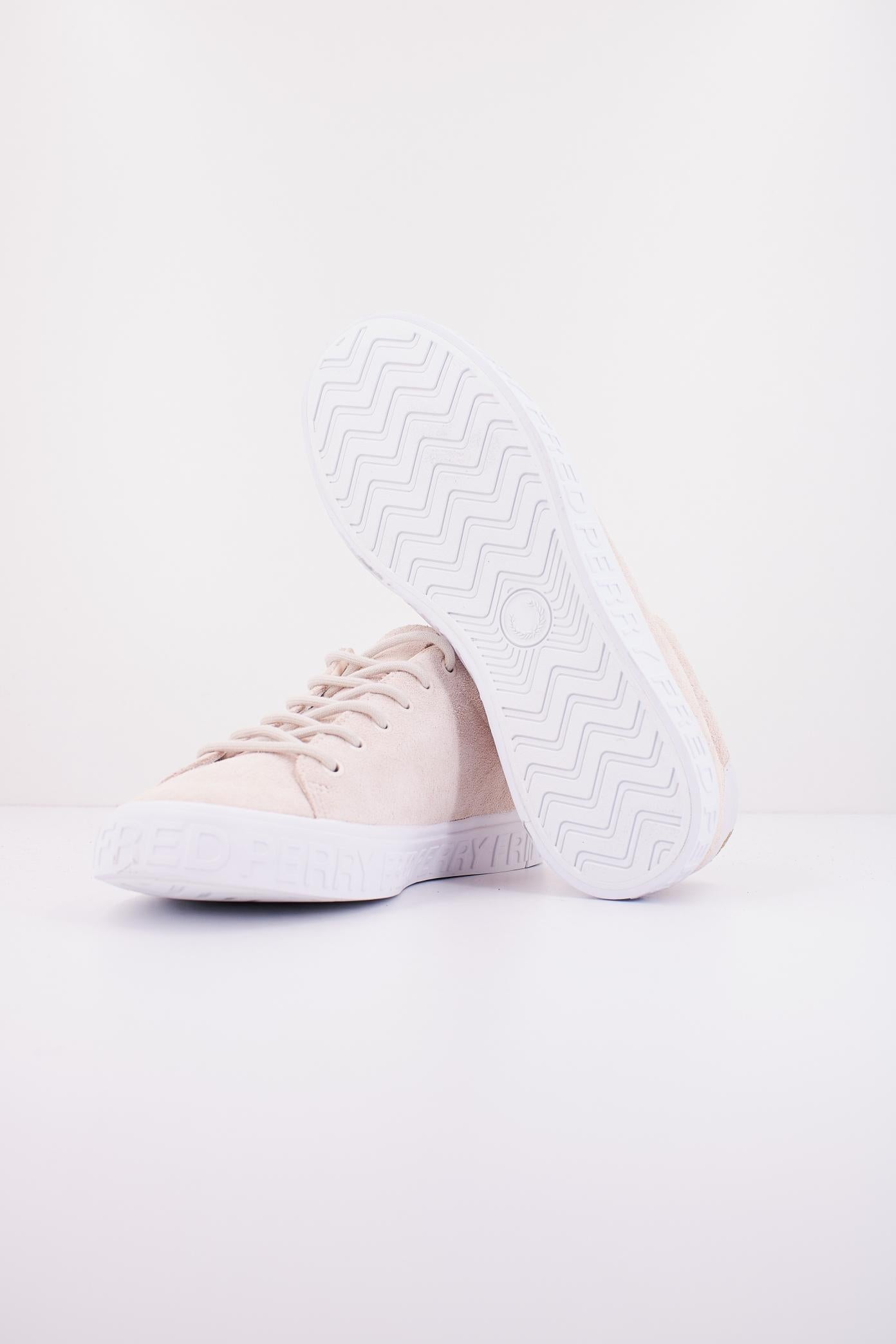 FRED PERRY LOTTIE SUEDE en color MARRON CLARO  (4)