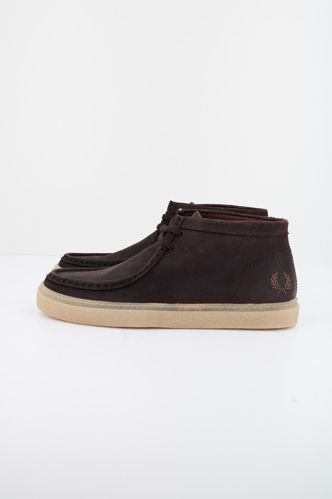 FRED PERRY DAWSON MID WAXED SUEDE en color MARRON  (1)
