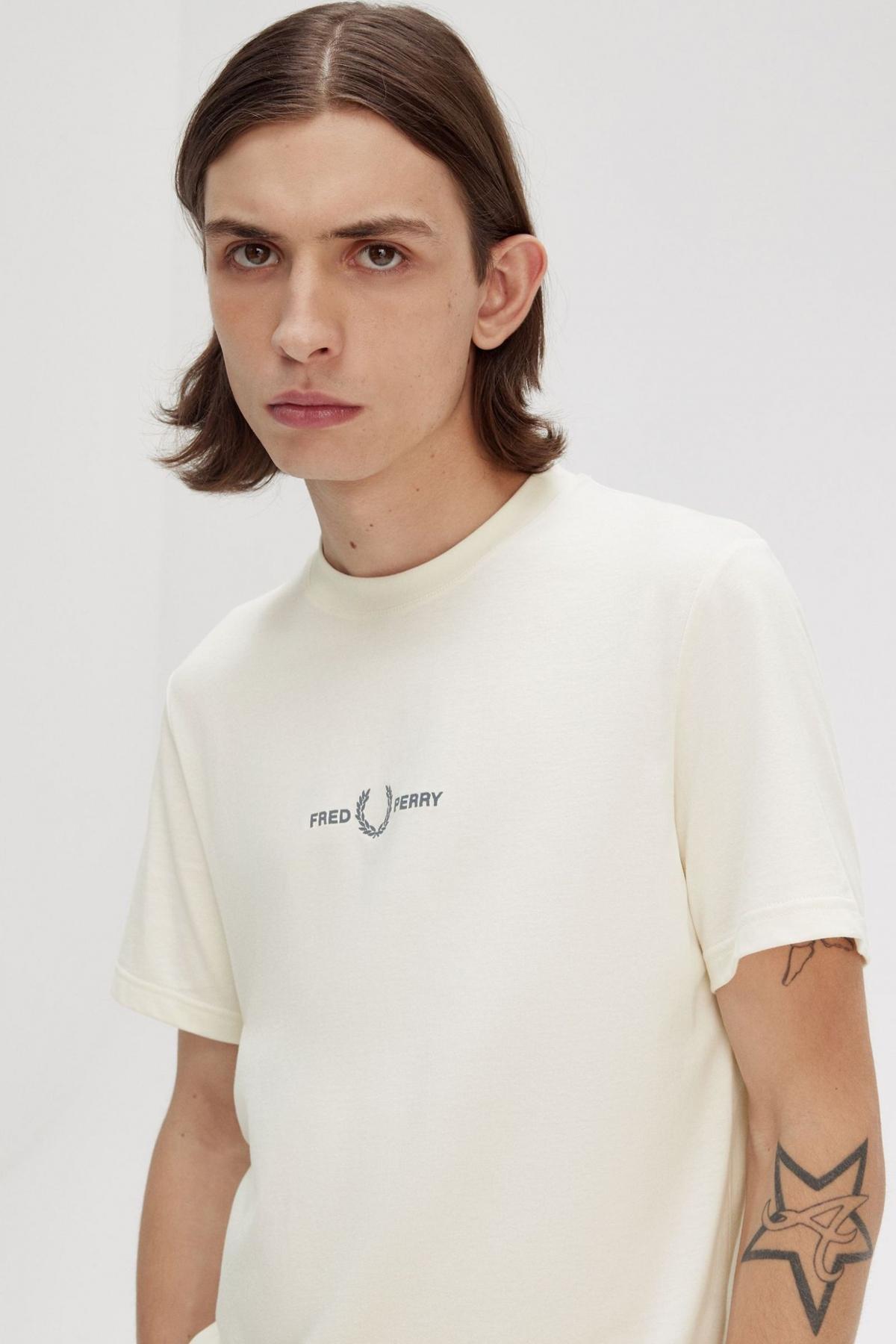 FRED PERRY  EMBROIDERED T-SHIRT en color BEIS  (4)