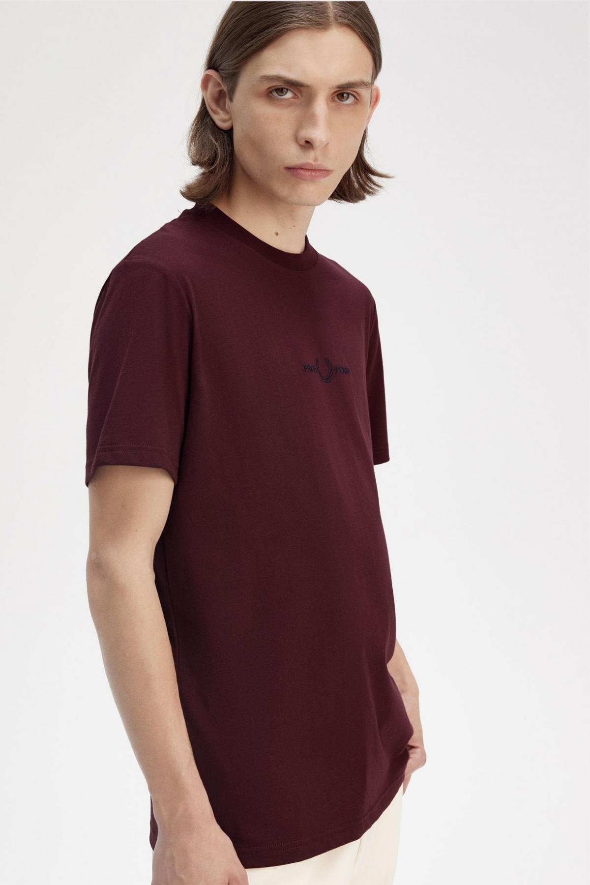 FRED PERRY EMBROIDERED T-SHIRT en color BURDEOS  (4)
