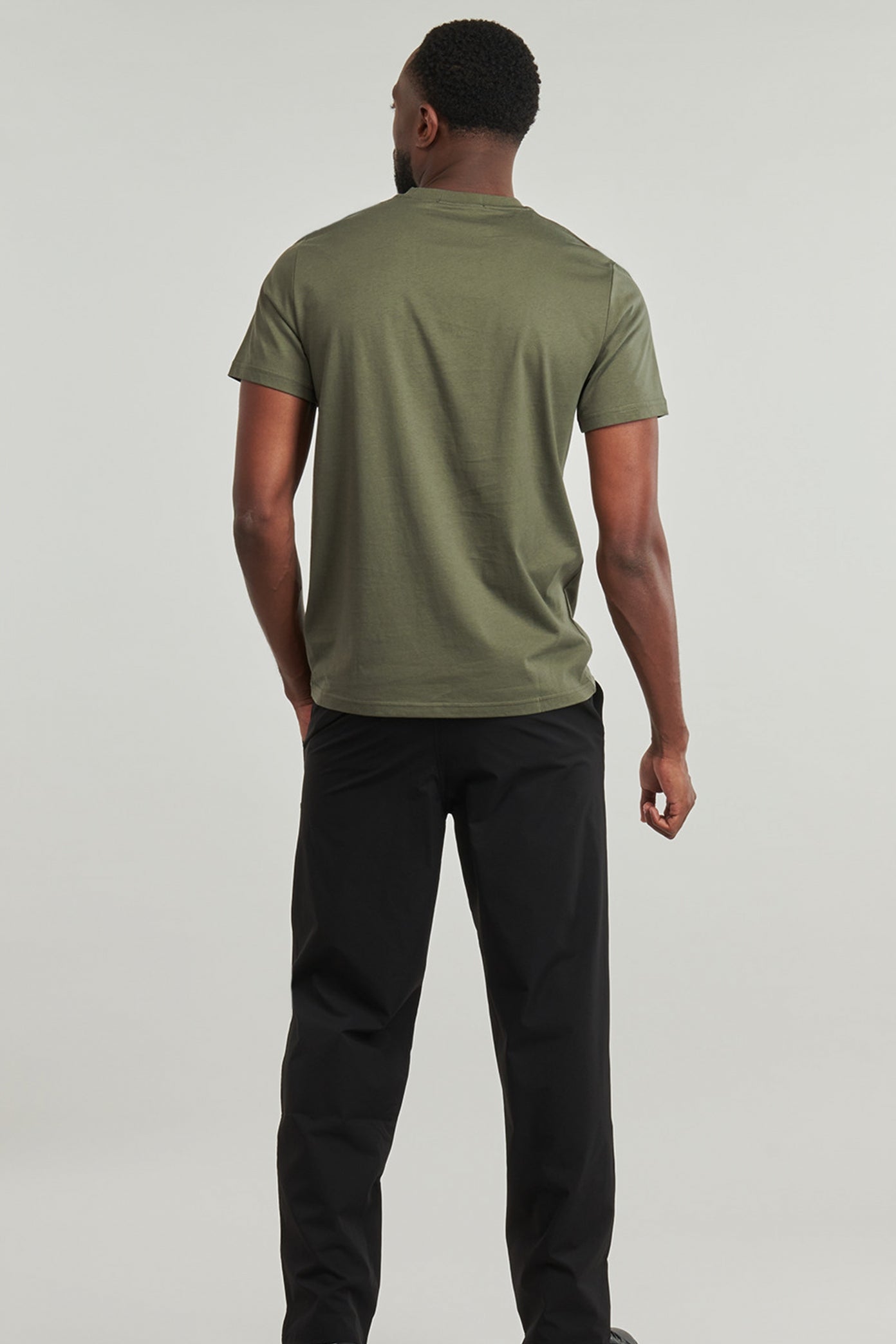FRED PERRY EMBROIDERED T-SHIRT en color VERDE  (2)