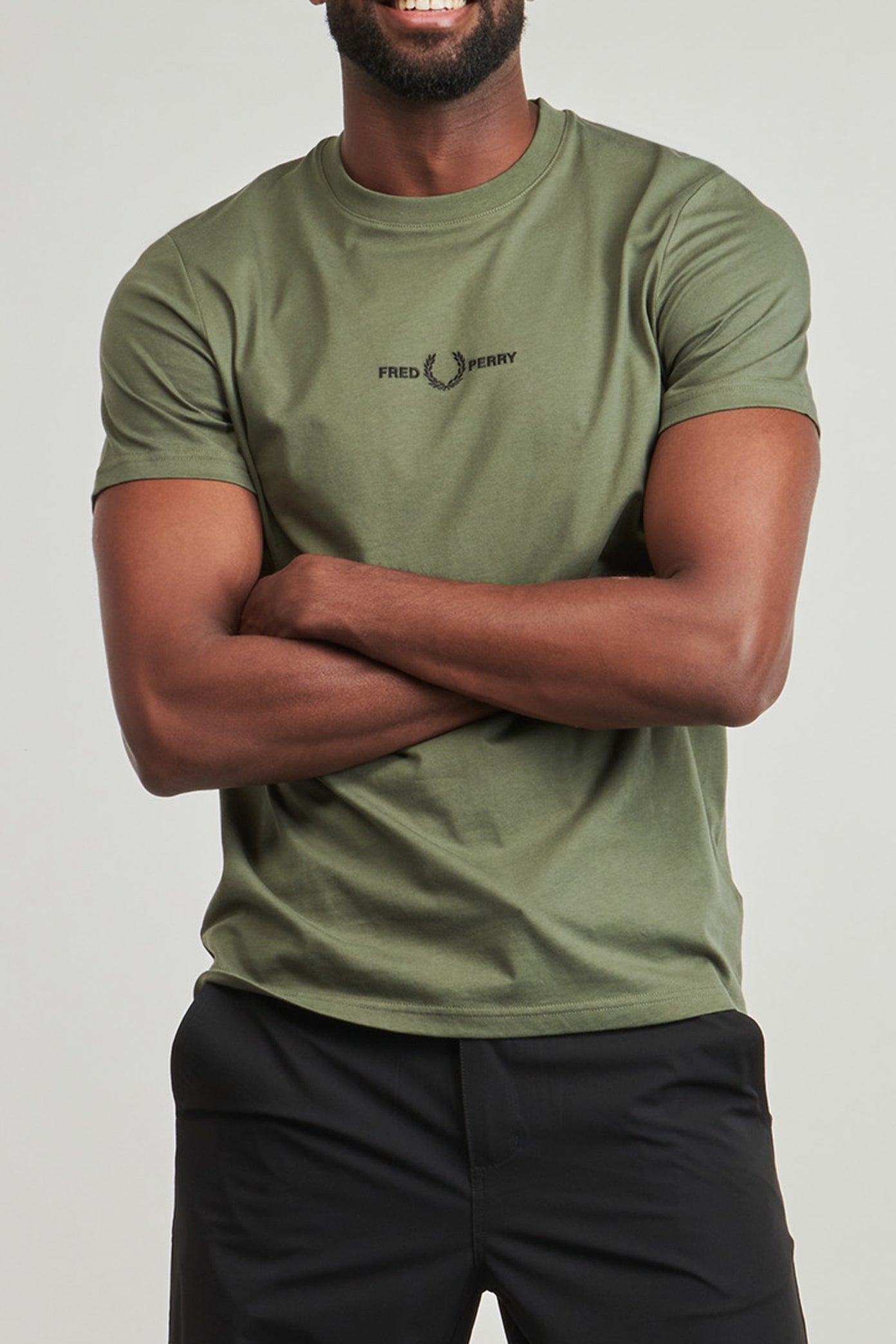 FRED PERRY EMBROIDERED T-SHIRT en color VERDE  (4)