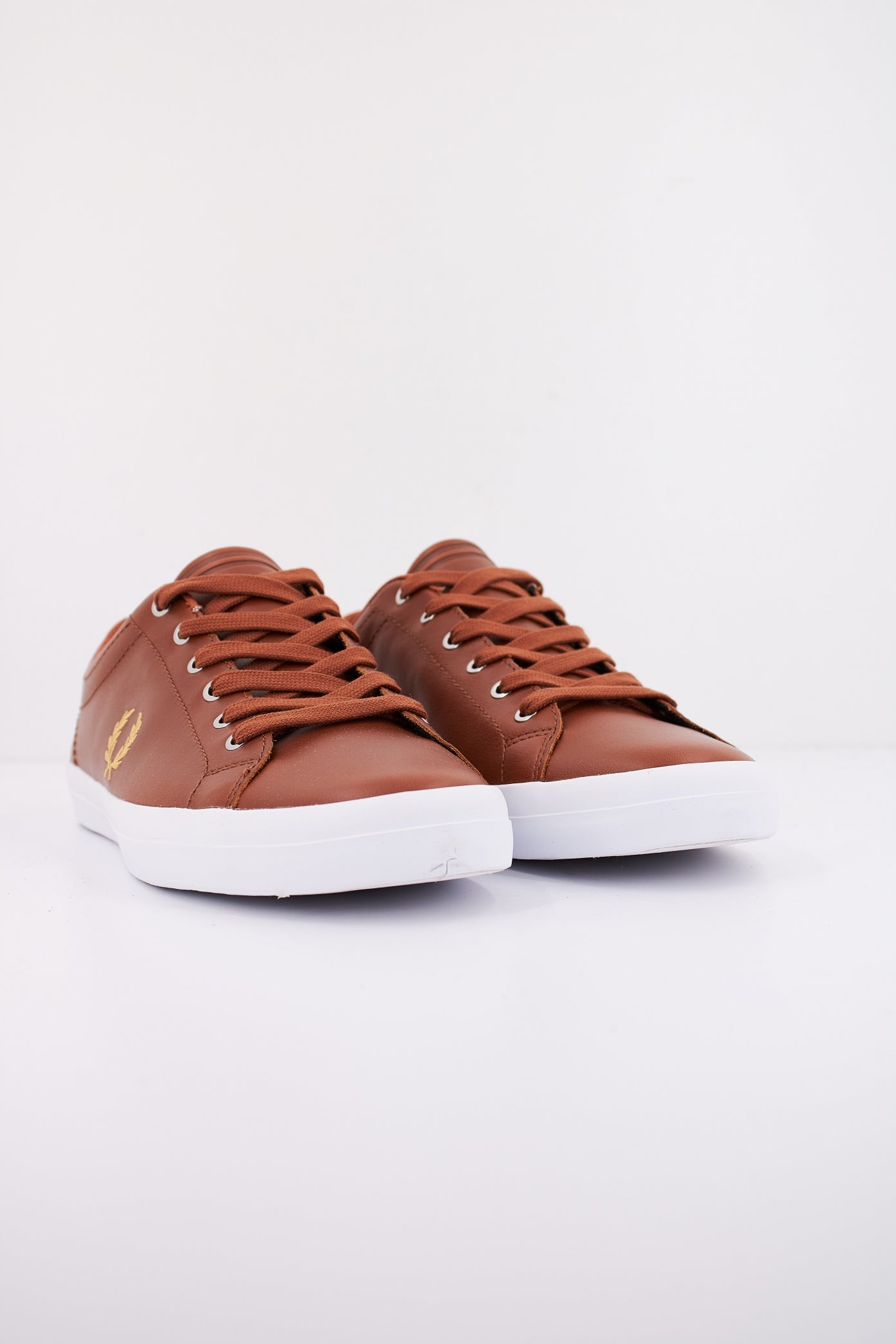 FRED PERRY BASELINE LEATHER en color MARRON  (2)