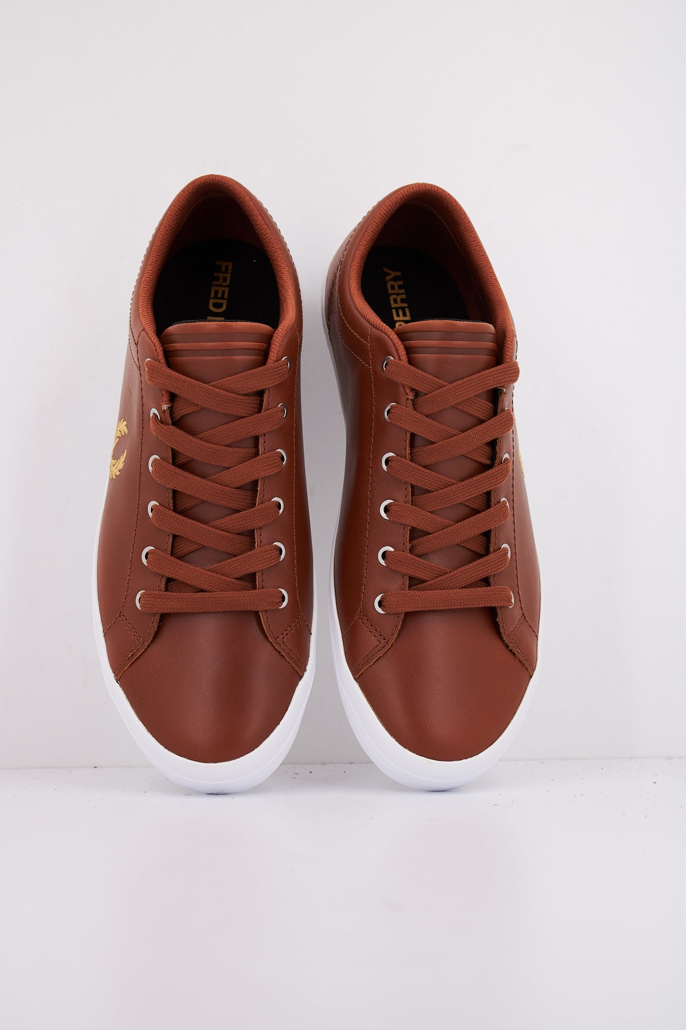 FRED PERRY BASELINE LEATHER en color MARRON  (3)