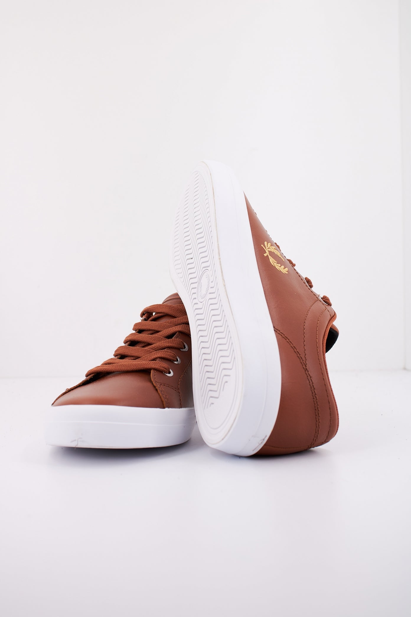 FRED PERRY BASELINE LEATHER en color MARRON  (5)