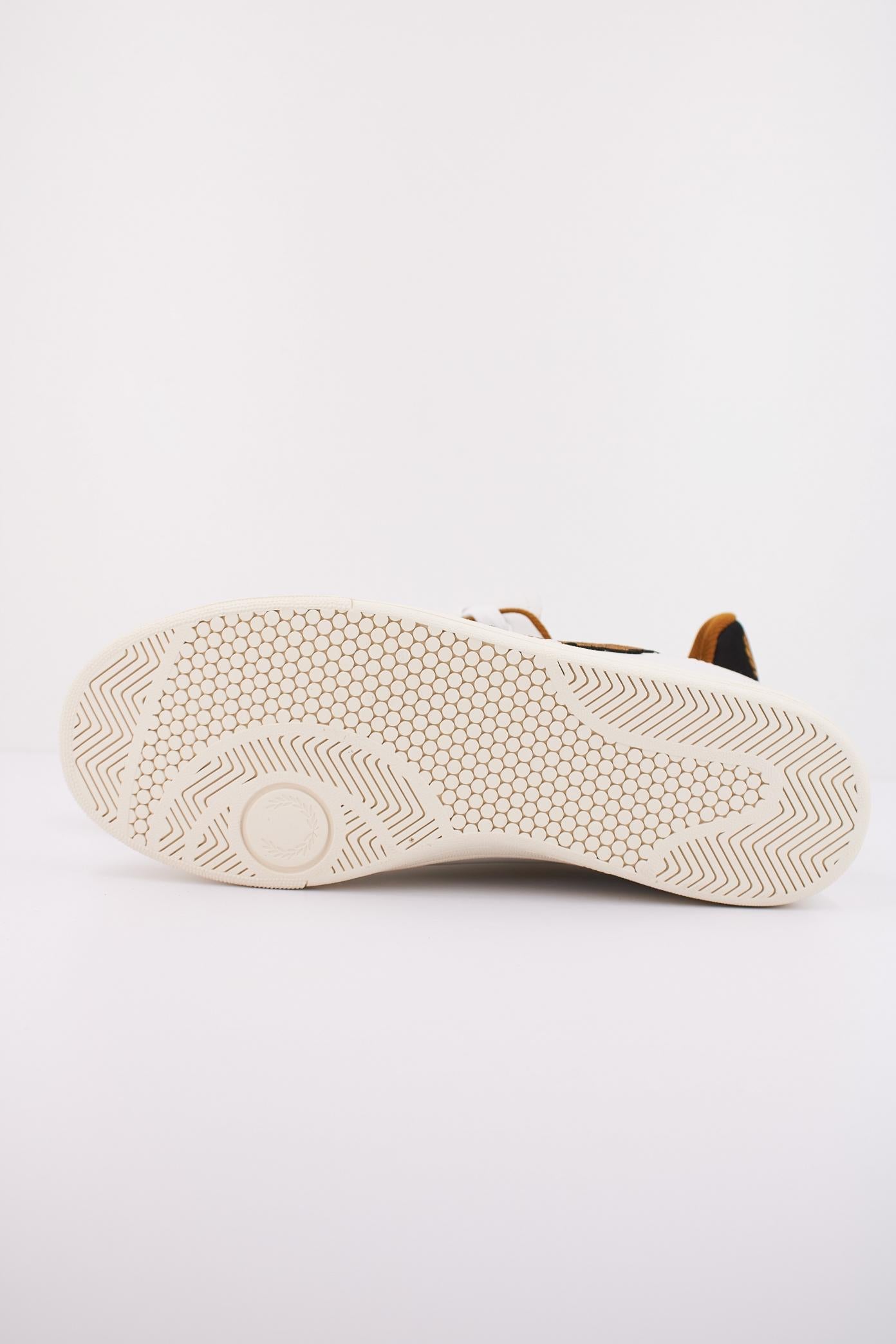 FRED PERRY B LEATHER/BRANDE en color BLANCO  (5)