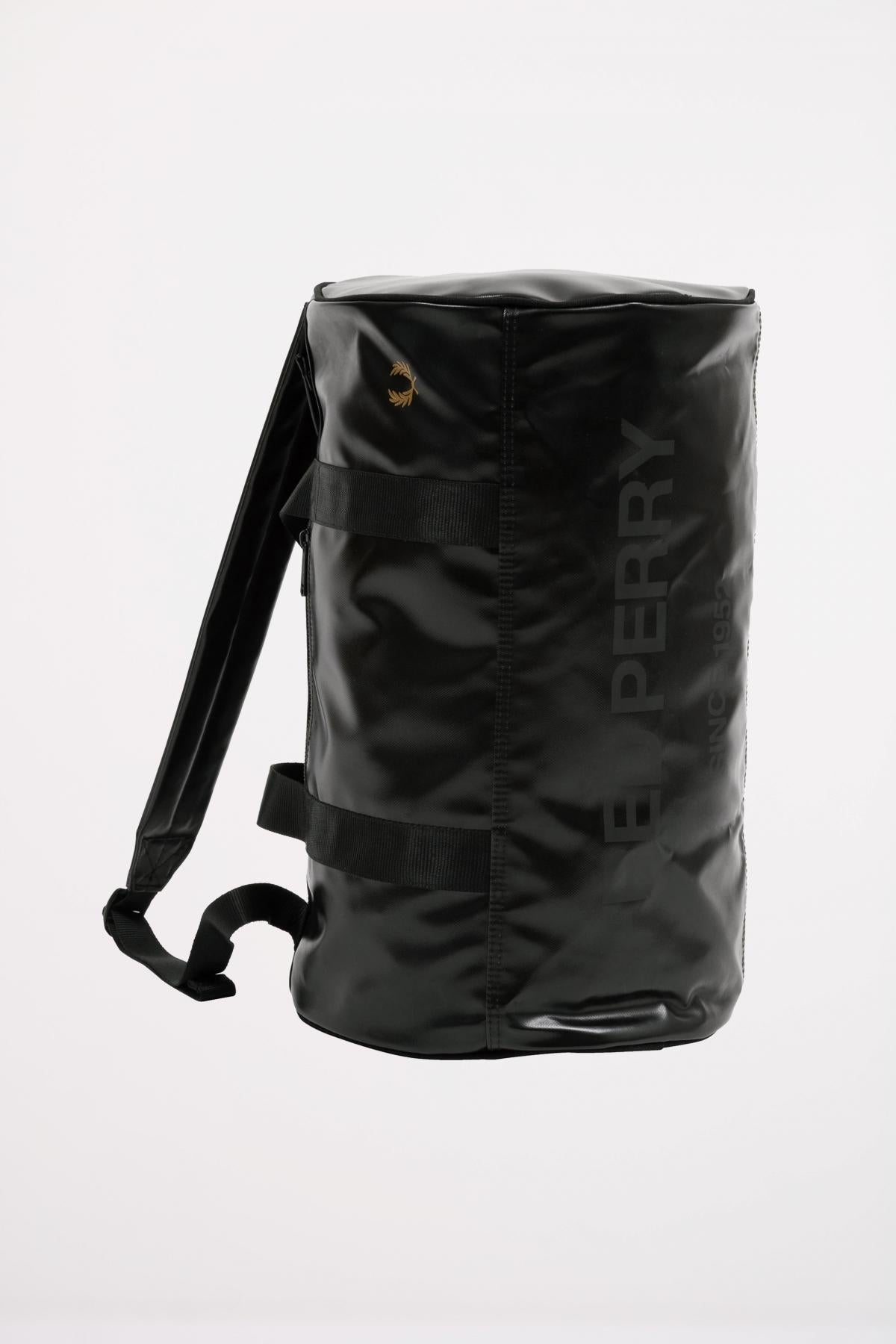 FRED PERRY TONAL BARREL BACKPACK en color NEGRO  (3)