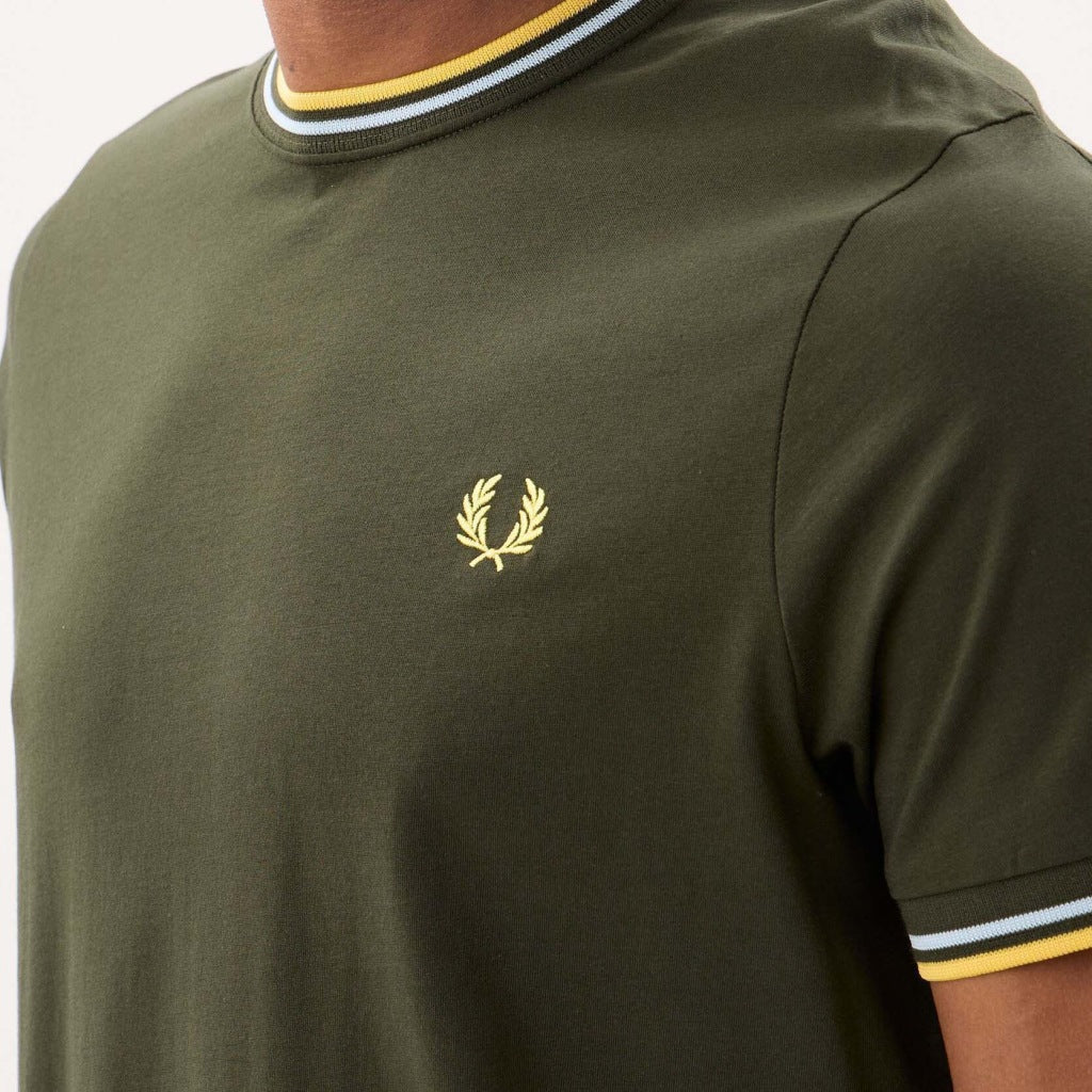 FRED PERRY  TWIN TIPPED T-SHIRT en color VERDE  (6)