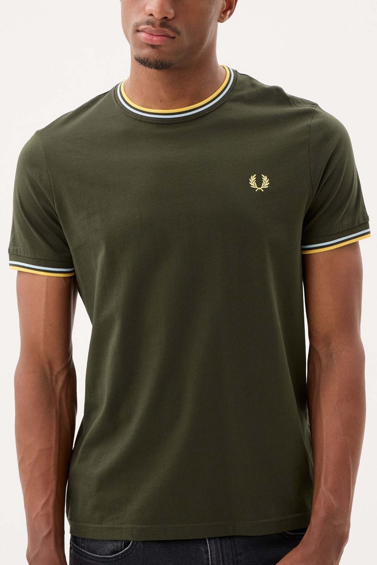 FRED PERRY  TWIN TIPPED T-SHIRT en color VERDE  (1)