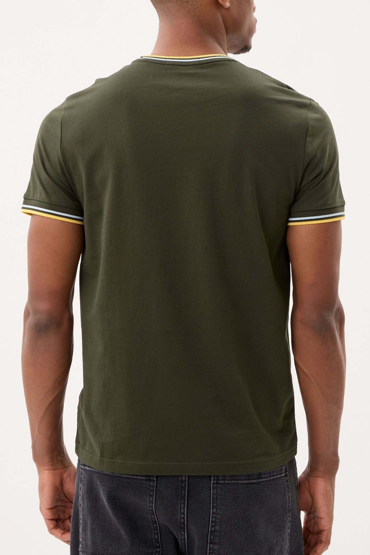 FRED PERRY  TWIN TIPPED T-SHIRT en color VERDE  (2)