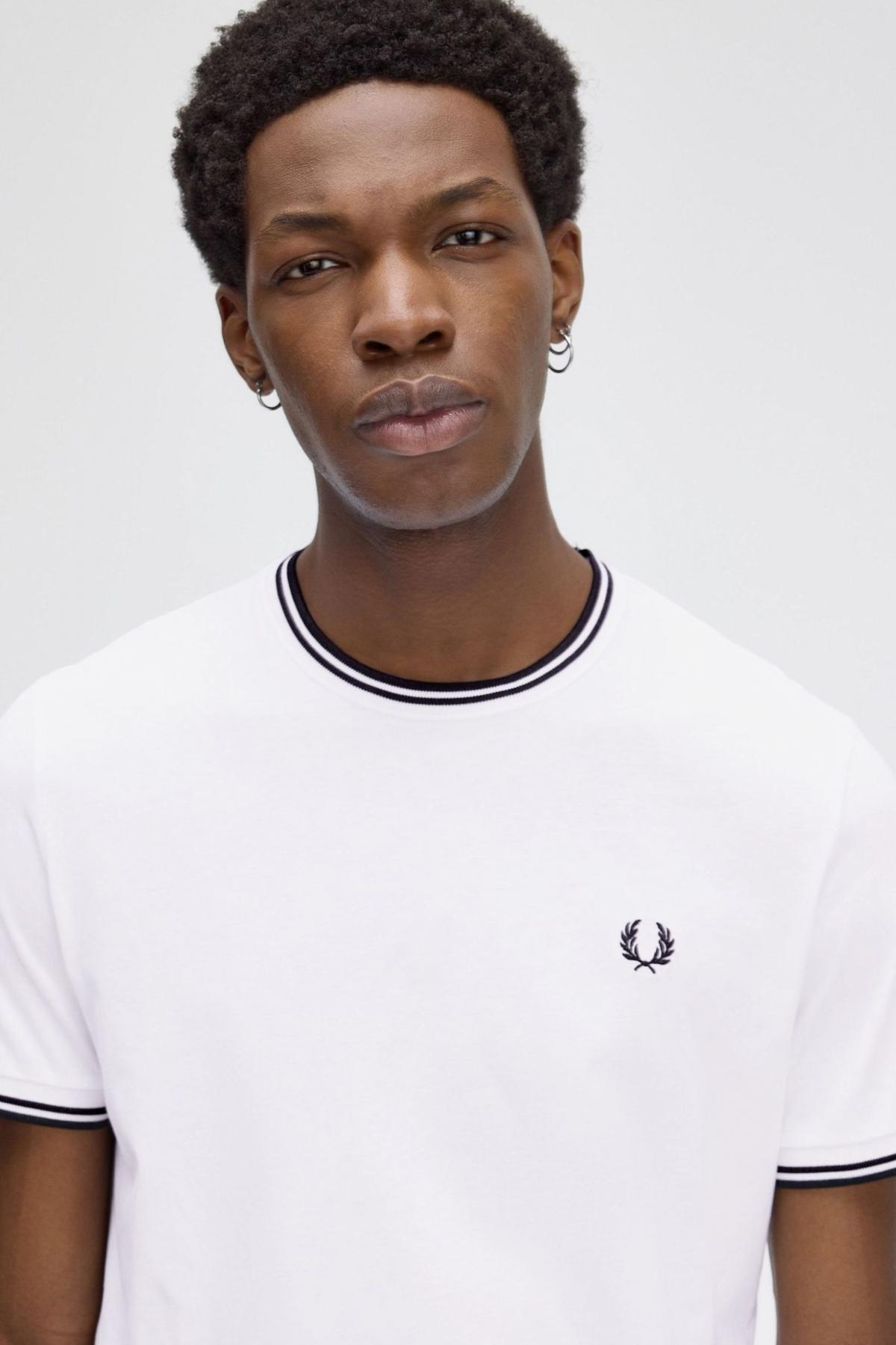 FRED PERRY  TWIN TIPPED T-SHIRT en color BLANCO  (4)